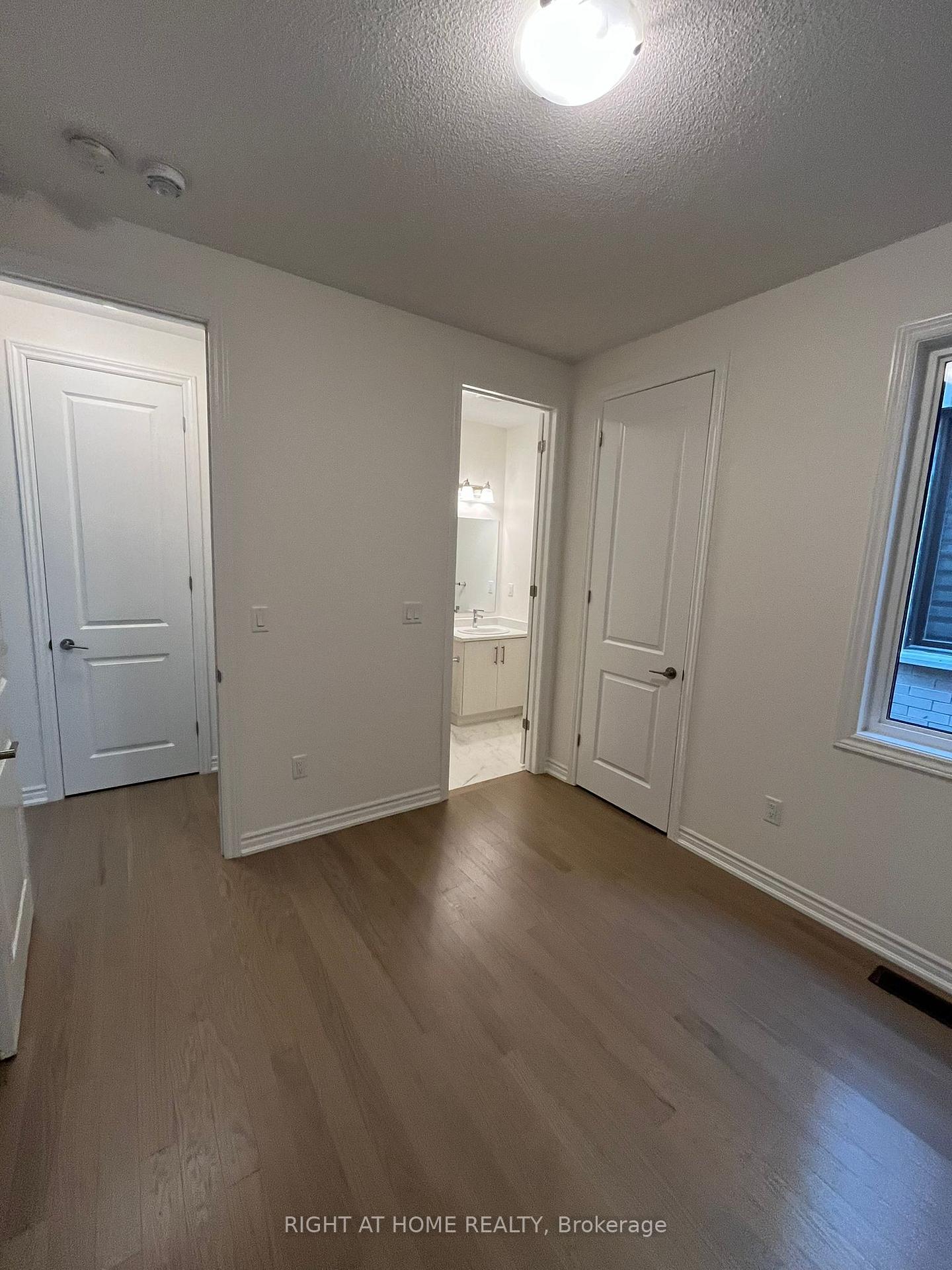 Photo 5 of 13 Gemini Drive, Barrie, Painswick South — HOMEH