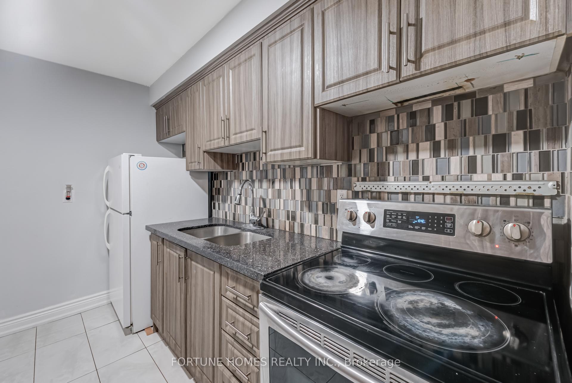 Photo 7 of Unit 59, 59 Enmount Drive, Brampton, Southgate — HOMEH