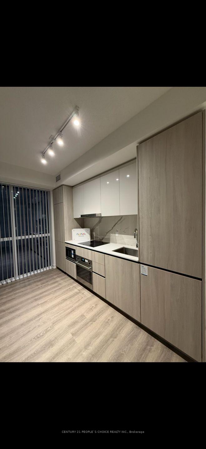 Photo 5 of Unit 3912, 8 Interchange Way, Vaughan, Vaughan Corporate Centre — HOMEH