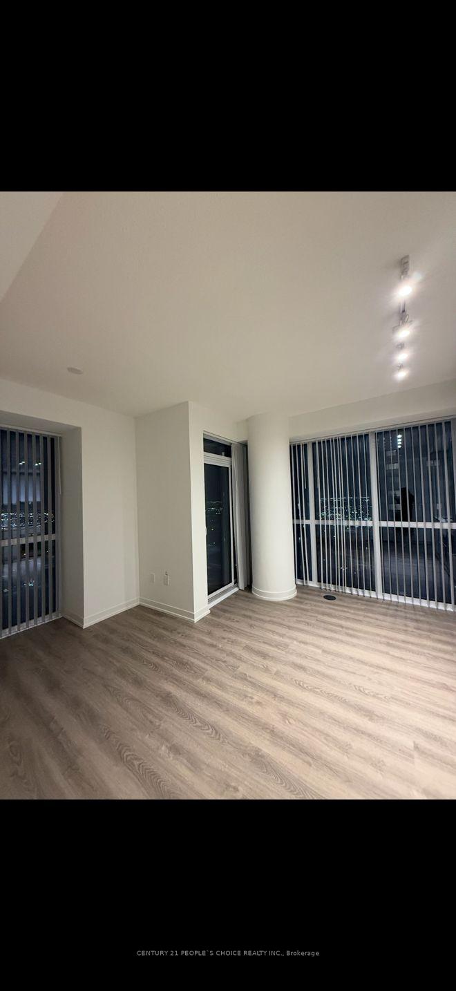Photo 4 of Unit 3912, 8 Interchange Way, Vaughan, Vaughan Corporate Centre — HOMEH