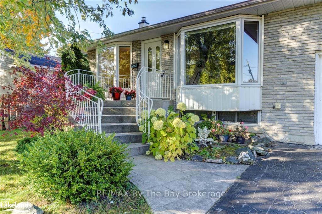 Photo 2 of 364 Walnut Street, Collingwood — HOMEH