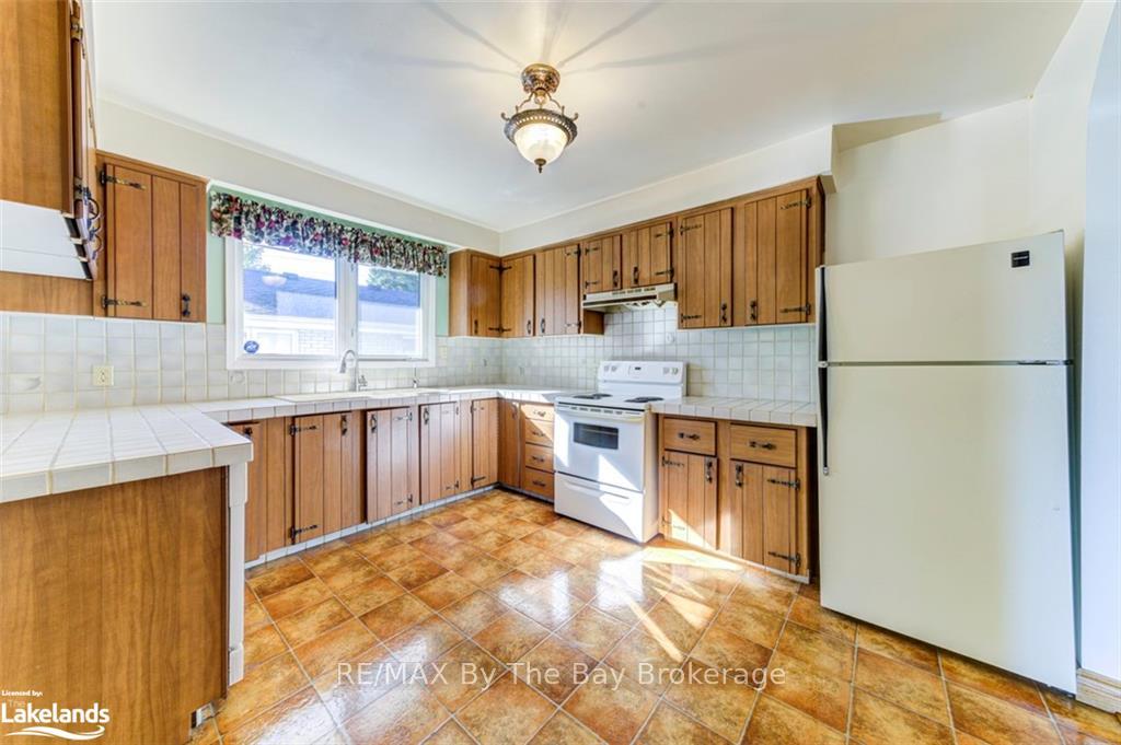 Photo 11 of 364 Walnut Street, Collingwood — HOMEH