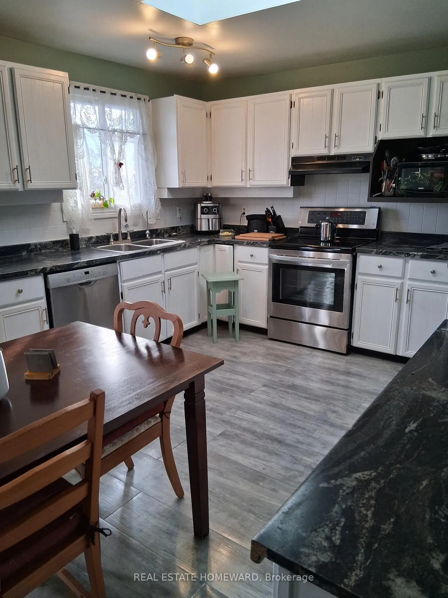 Photo 13 of 35 Bleeker Avenue, Quinte West, Trenton Ward — HOMEH