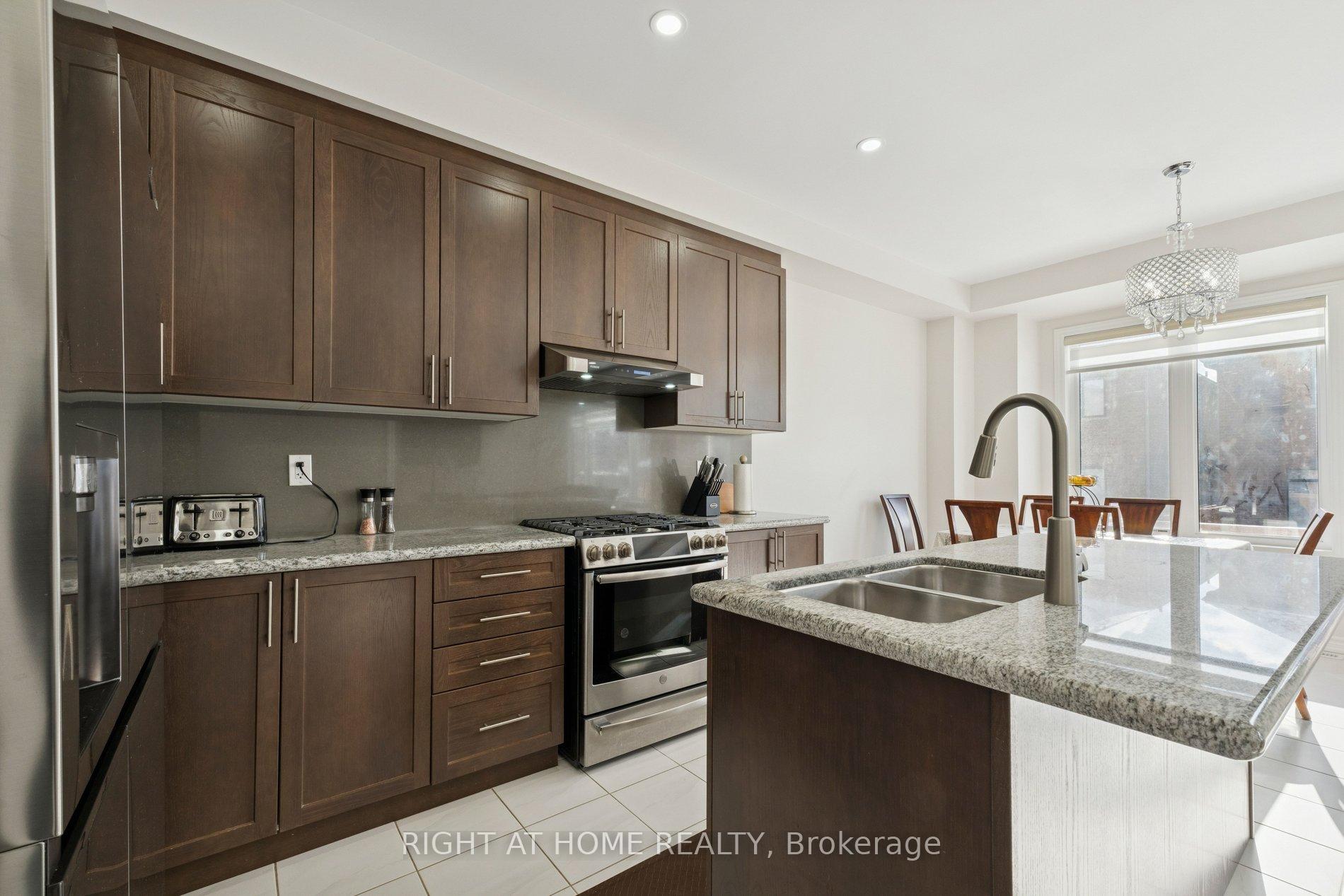 Photo 10 of 65 Marcelle Brunelle Drive, Whitby, Rural Whitby — HOMEH