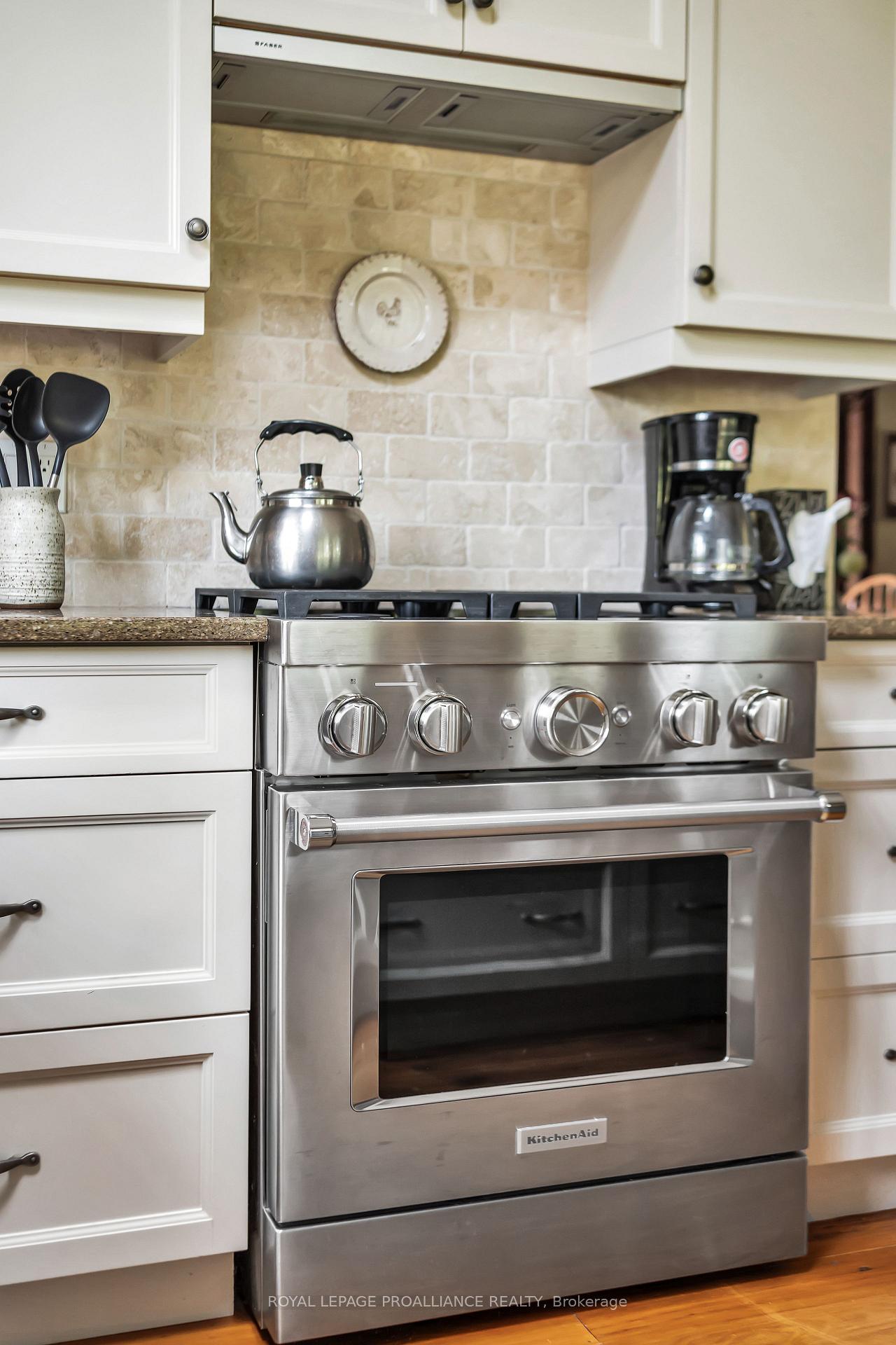 Photo 9 of 14065 Loyalist Parkway, Prince Edward County, Hallowell Ward — HOMEH
