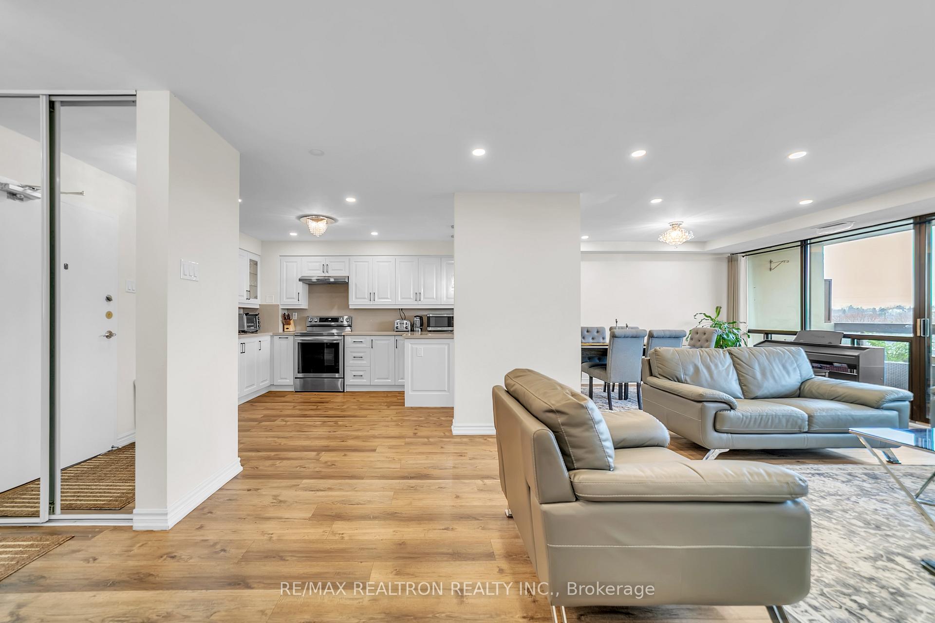 Photo 6 of Unit 608, 8111 Yonge Street, Markham, Royal Orchard — HOMEH