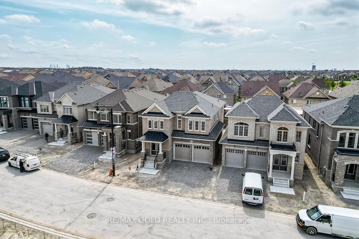 Photo 2 of 7 Dolomite Drive, Brampton, Bram East — HOMEH