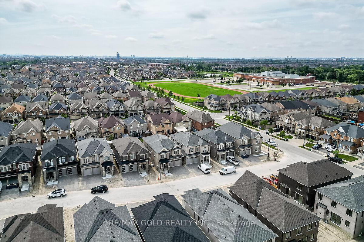 Photo 3 of 7 Dolomite Drive, Brampton, Bram East — HOMEH