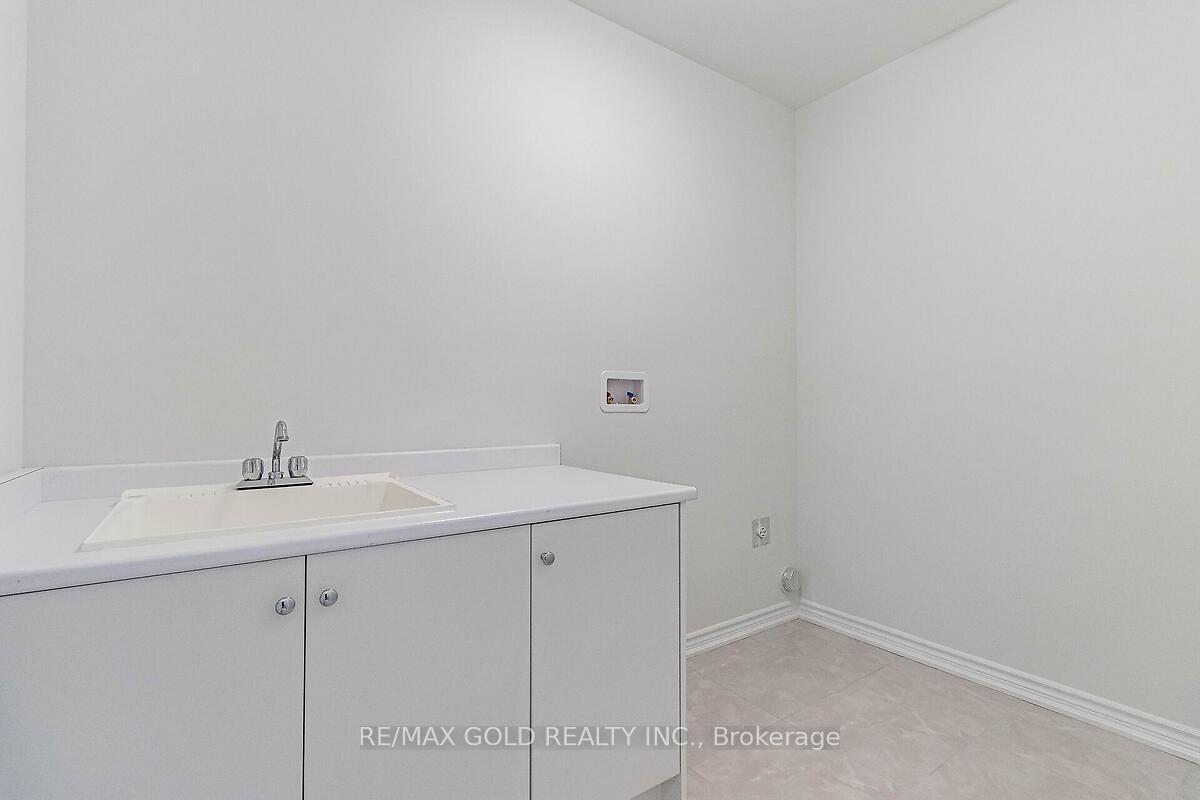 Photo 11 of 7 Dolomite Drive, Brampton, Bram East — HOMEH