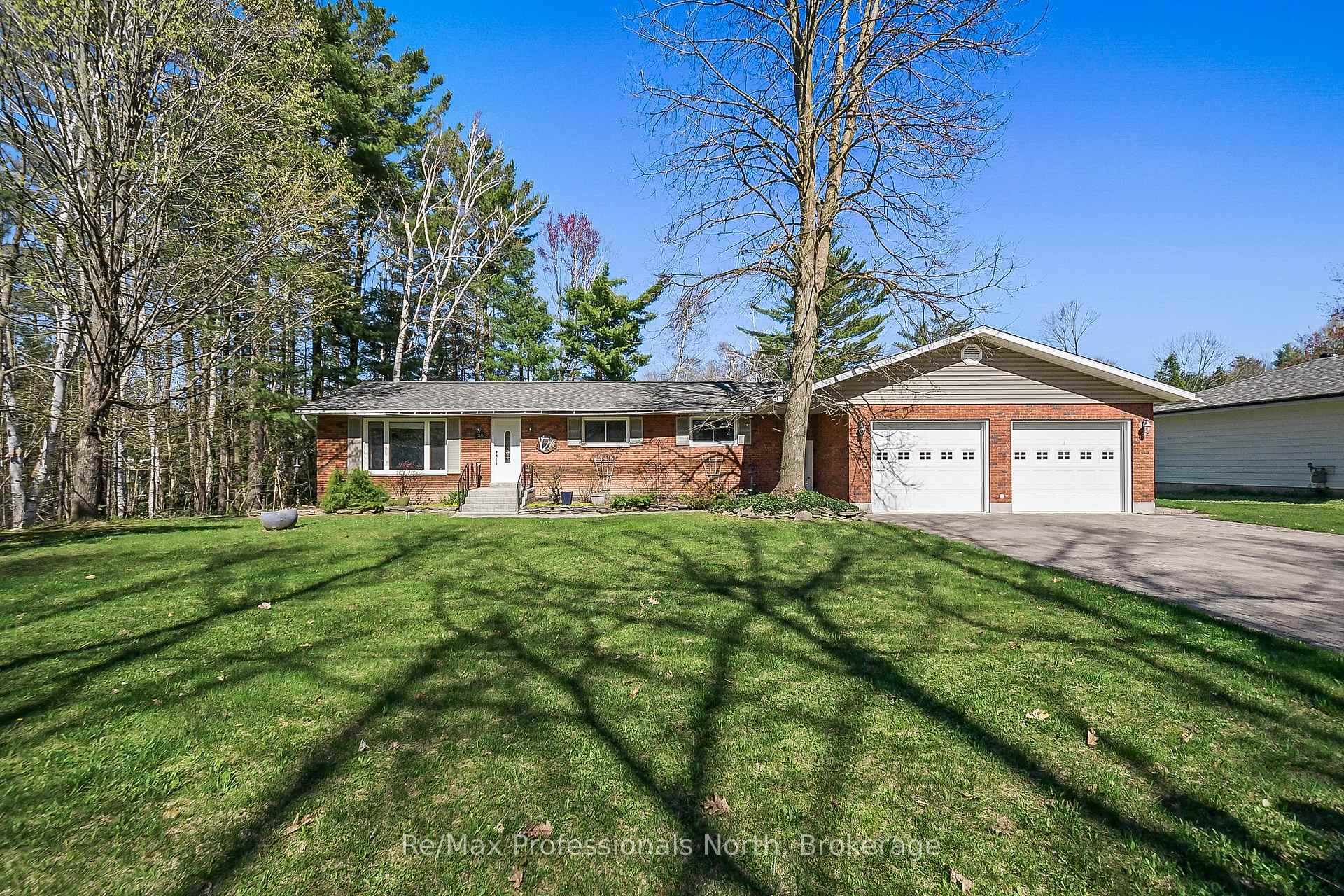 Photo 1 of 150 Robinson Avenue, Gravenhurst, Muskoka (S) — HOMEH