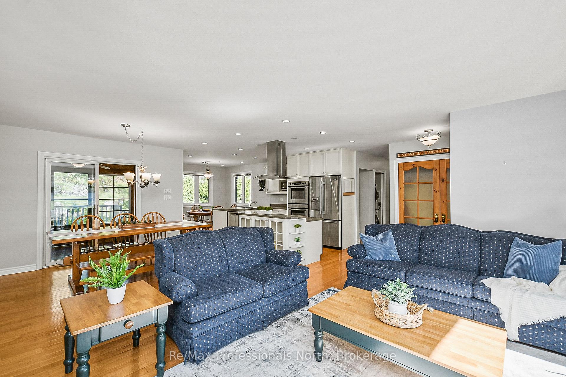 Photo 6 of 150 Robinson Avenue, Gravenhurst, Muskoka (S) — HOMEH