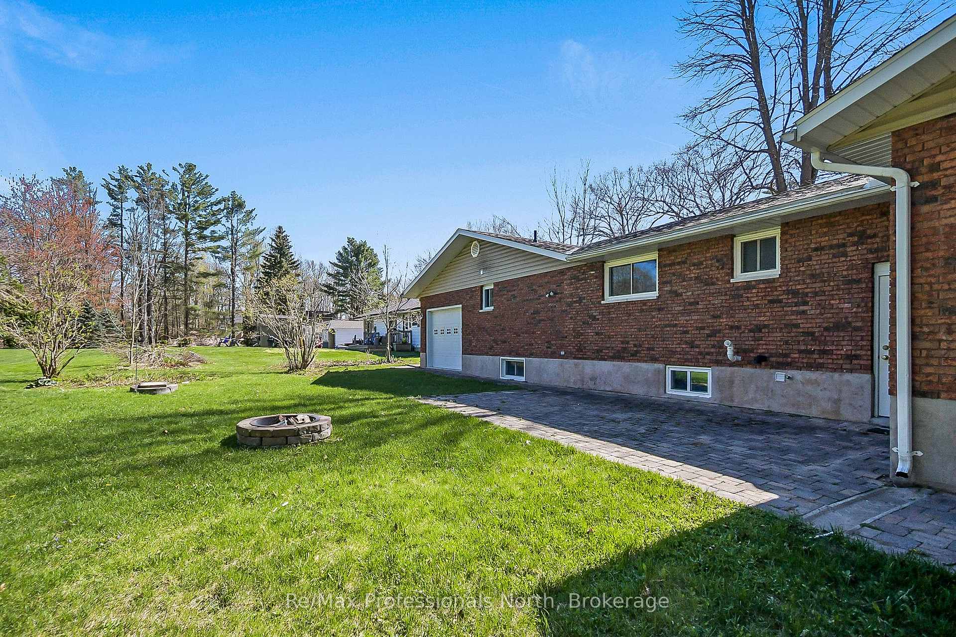 Photo 35 of 150 Robinson Avenue, Gravenhurst, Muskoka (S) — HOMEH