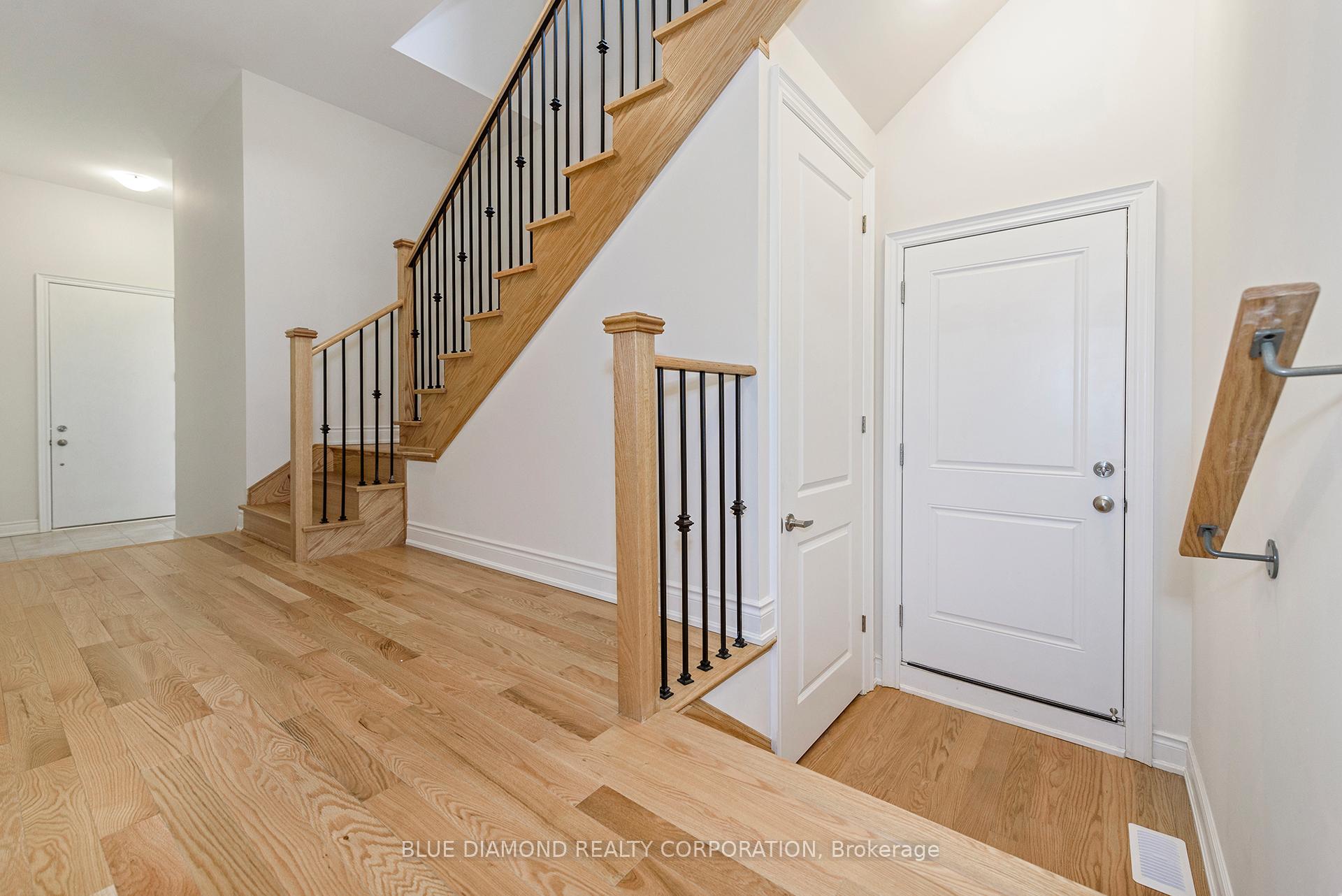 Photo 2 of 1341 Hydrangea Gardens, Oakville, Joshua Meadows — HOMEH