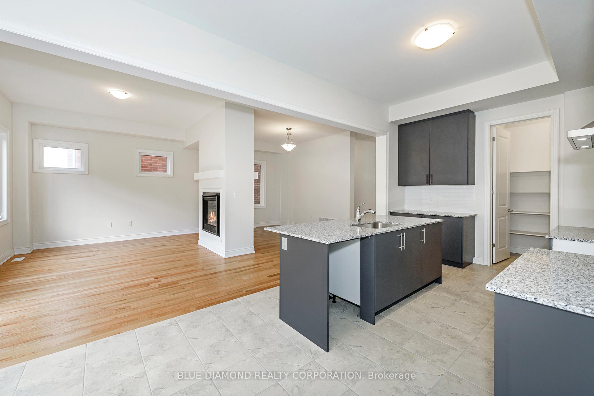 Photo 10 of 1341 Hydrangea Gardens, Oakville, Joshua Meadows — HOMEH