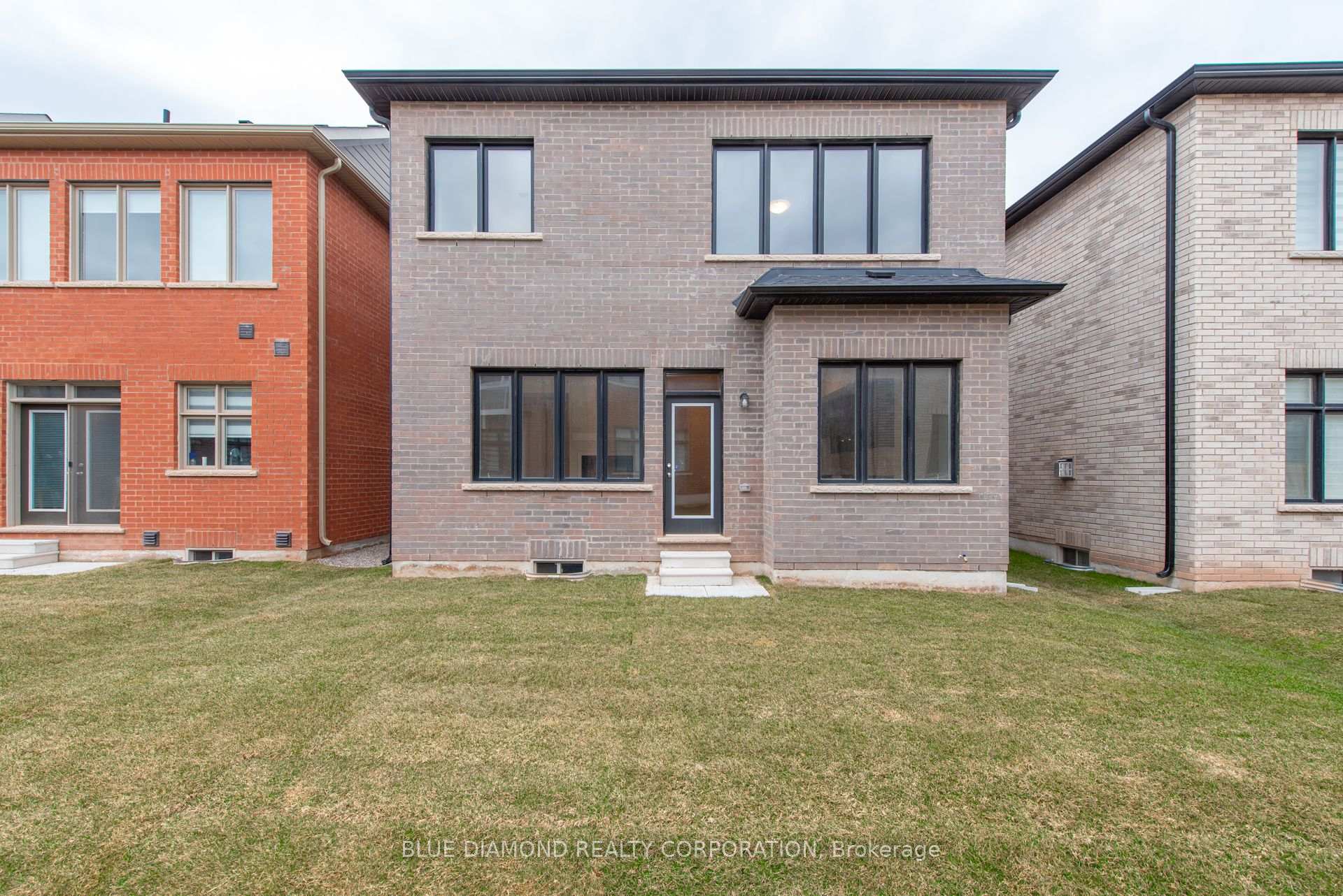 Photo 9 of 1341 Hydrangea Gardens, Oakville, Joshua Meadows — HOMEH