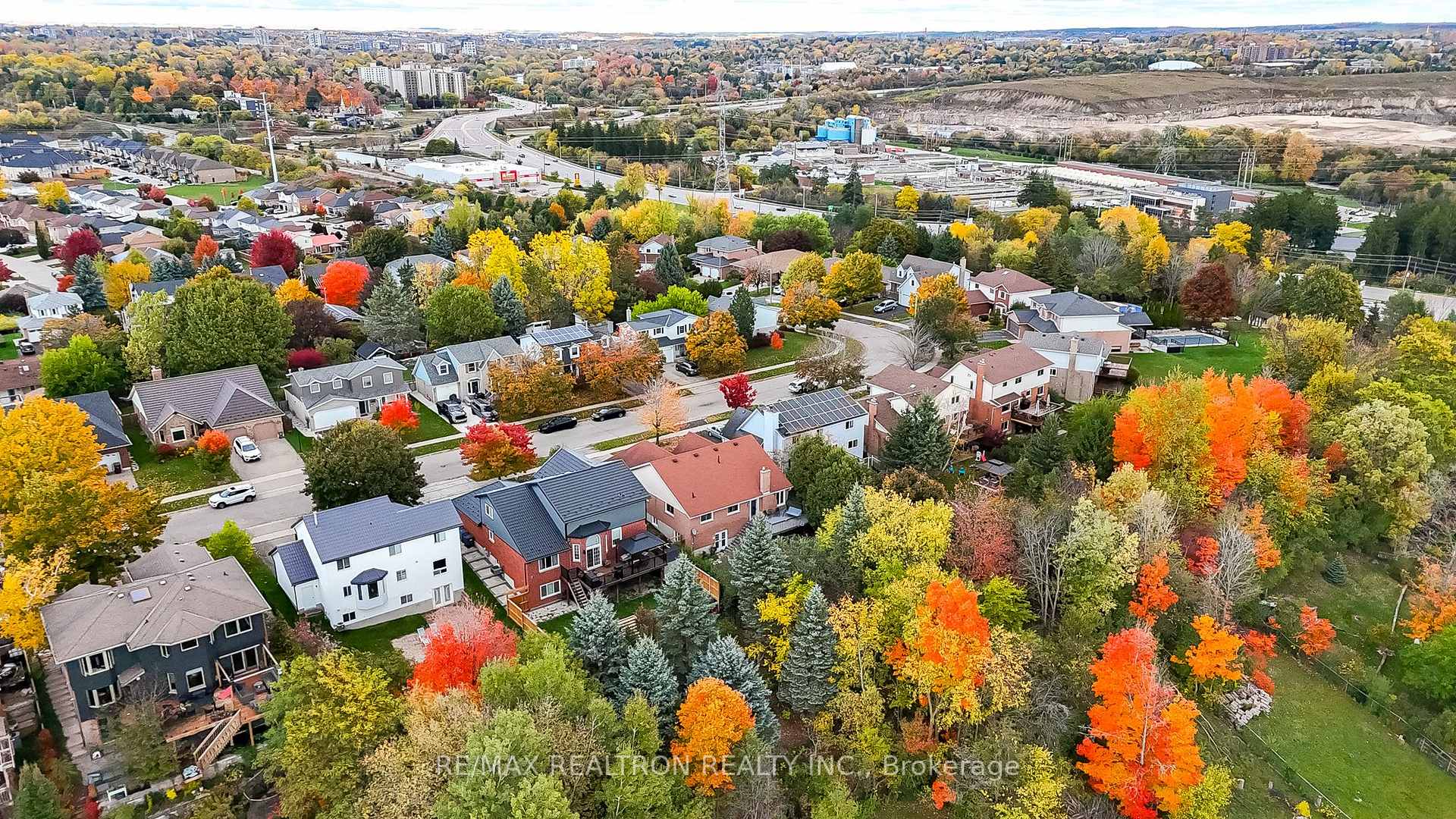 Photo 3 of 70 Pinnacle Crescent, Guelph, Willow West/Sugarbush/West Acres — HOMEH