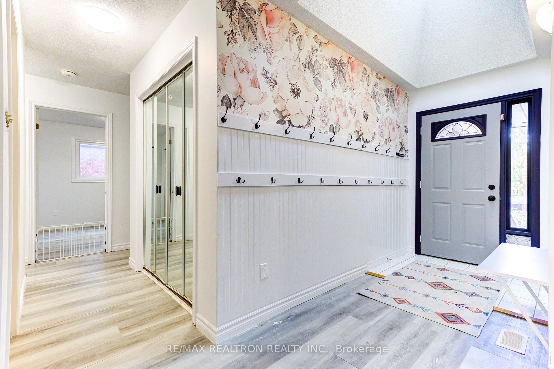 Photo 4 of 70 Pinnacle Crescent, Guelph, Willow West/Sugarbush/West Acres — HOMEH