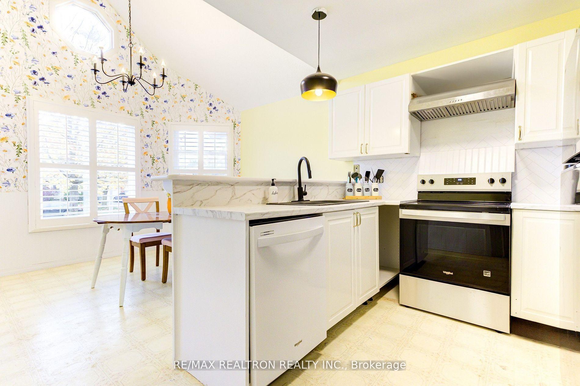 Photo 12 of 70 Pinnacle Crescent, Guelph, Willow West/Sugarbush/West Acres — HOMEH