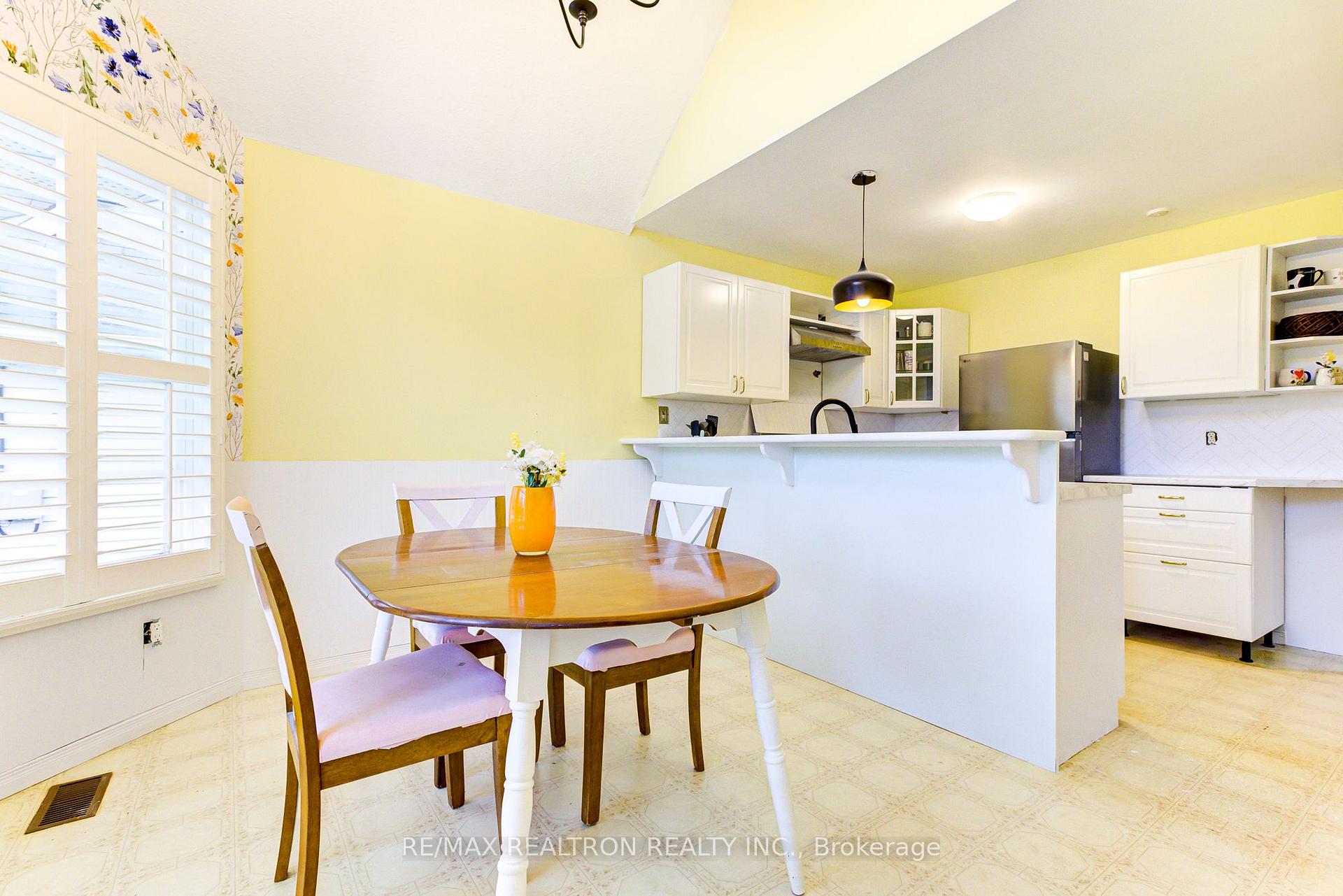 Photo 17 of 70 Pinnacle Crescent, Guelph, Willow West/Sugarbush/West Acres — HOMEH