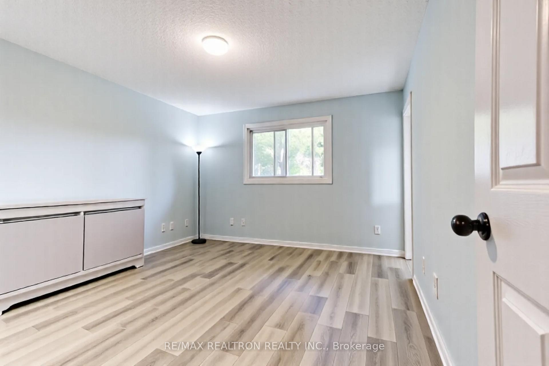 Photo 20 of 70 Pinnacle Crescent, Guelph, Willow West/Sugarbush/West Acres — HOMEH
