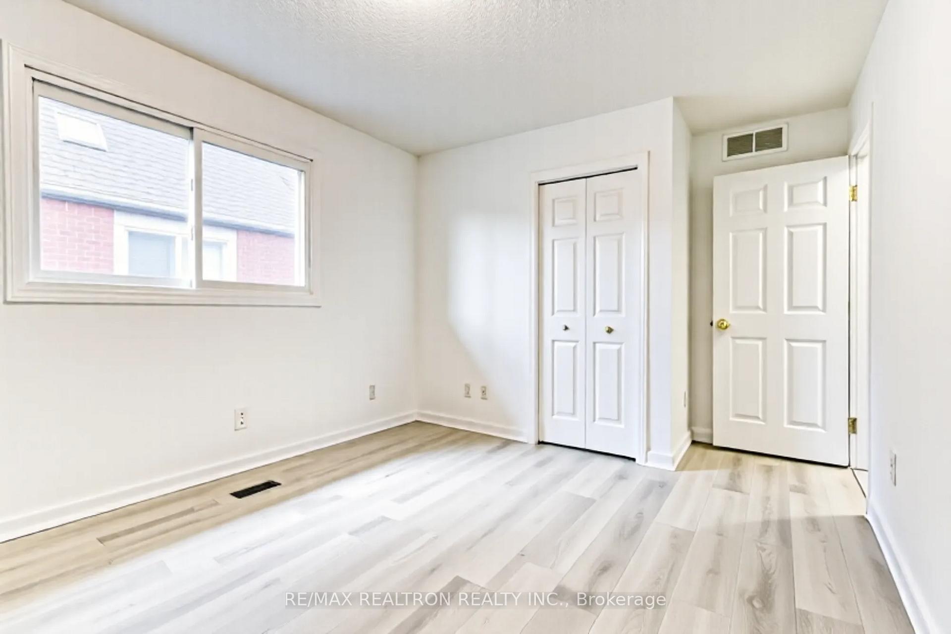 Photo 23 of 70 Pinnacle Crescent, Guelph, Willow West/Sugarbush/West Acres — HOMEH