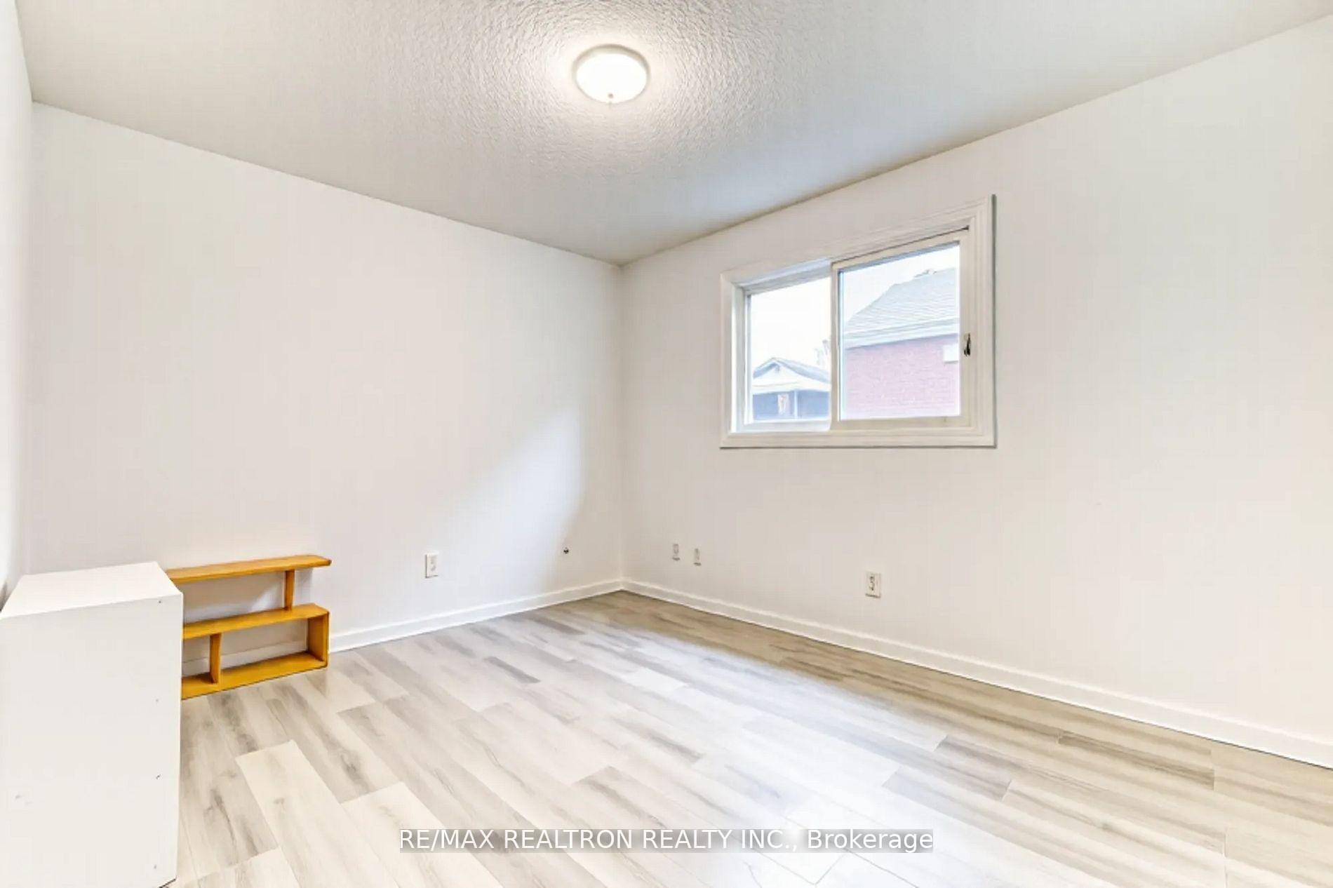 Photo 24 of 70 Pinnacle Crescent, Guelph, Willow West/Sugarbush/West Acres — HOMEH