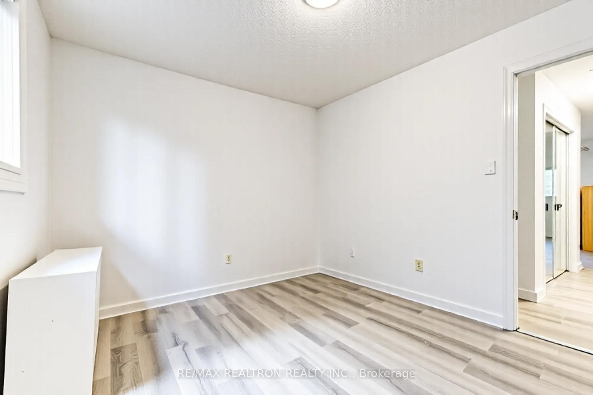 Photo 27 of 70 Pinnacle Crescent, Guelph, Willow West/Sugarbush/West Acres — HOMEH