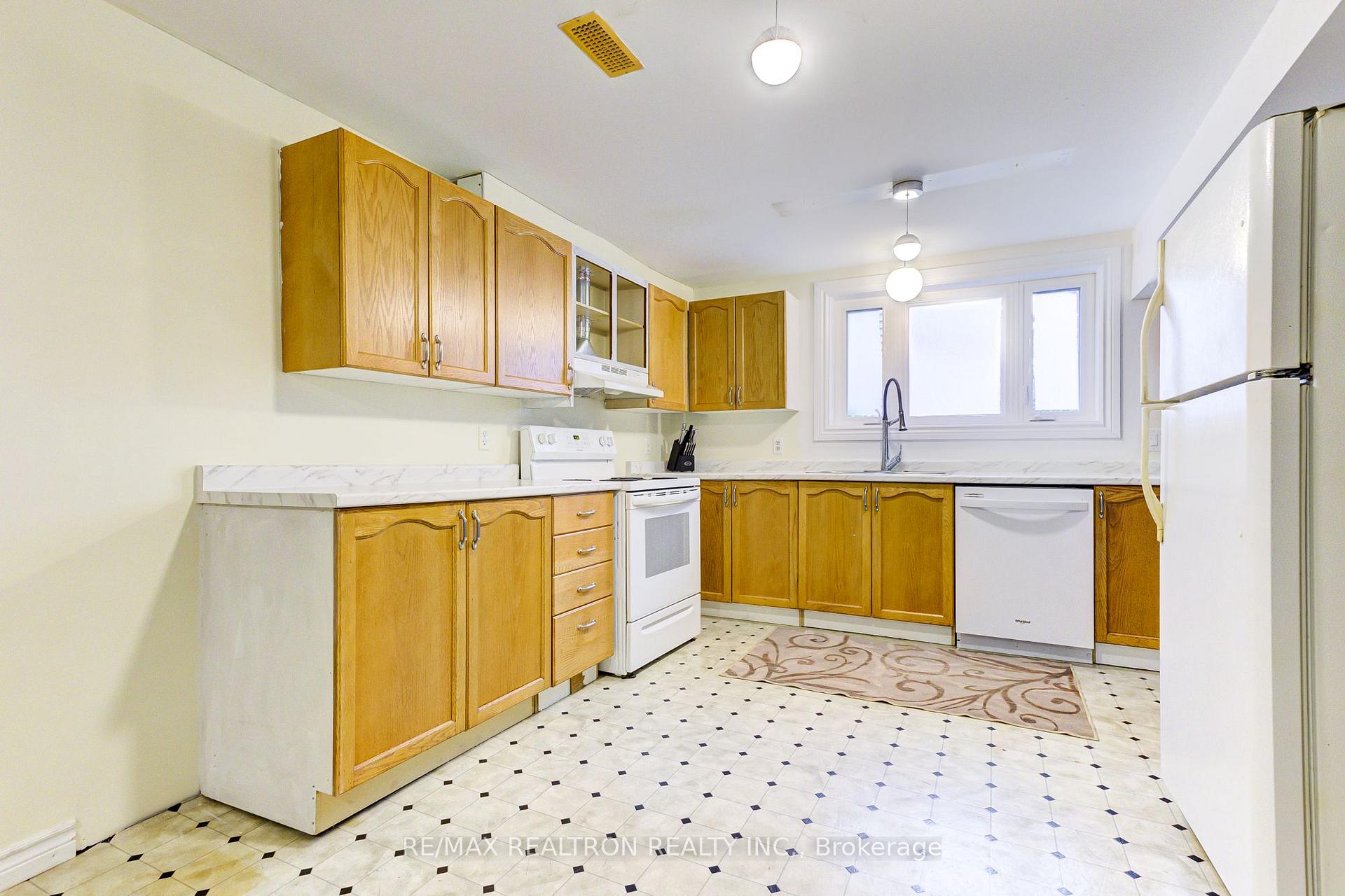 Photo 32 of 70 Pinnacle Crescent, Guelph, Willow West/Sugarbush/West Acres — HOMEH