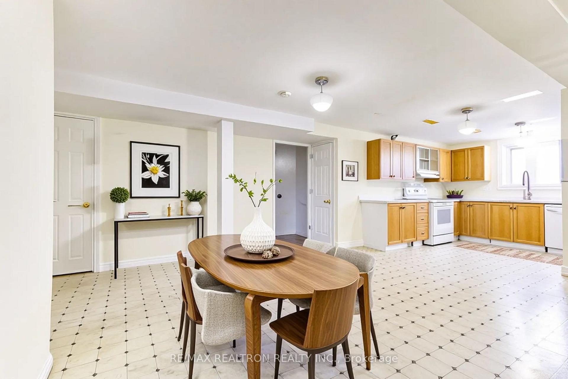 Photo 35 of 70 Pinnacle Crescent, Guelph, Willow West/Sugarbush/West Acres — HOMEH