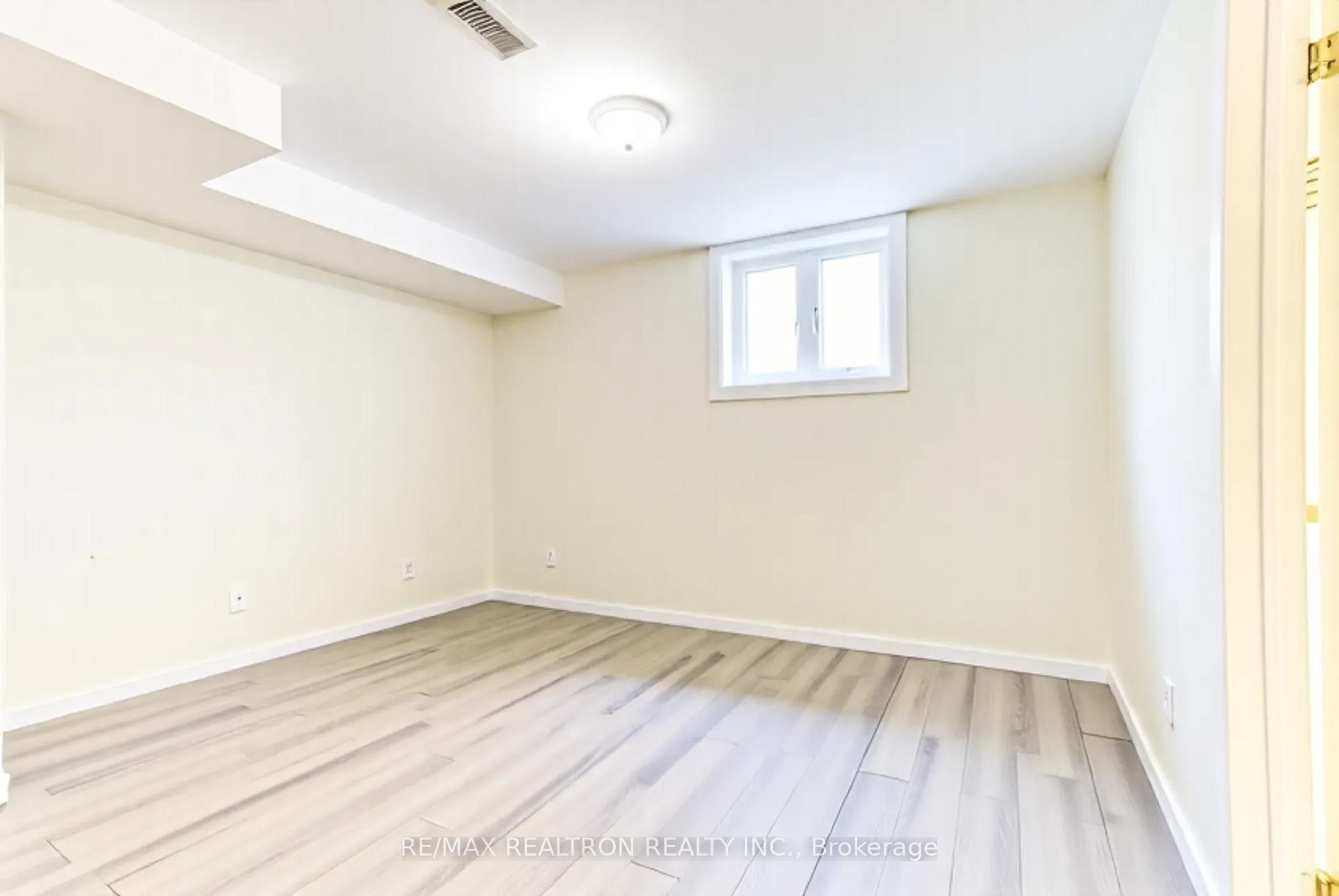 Photo 36 of 70 Pinnacle Crescent, Guelph, Willow West/Sugarbush/West Acres — HOMEH