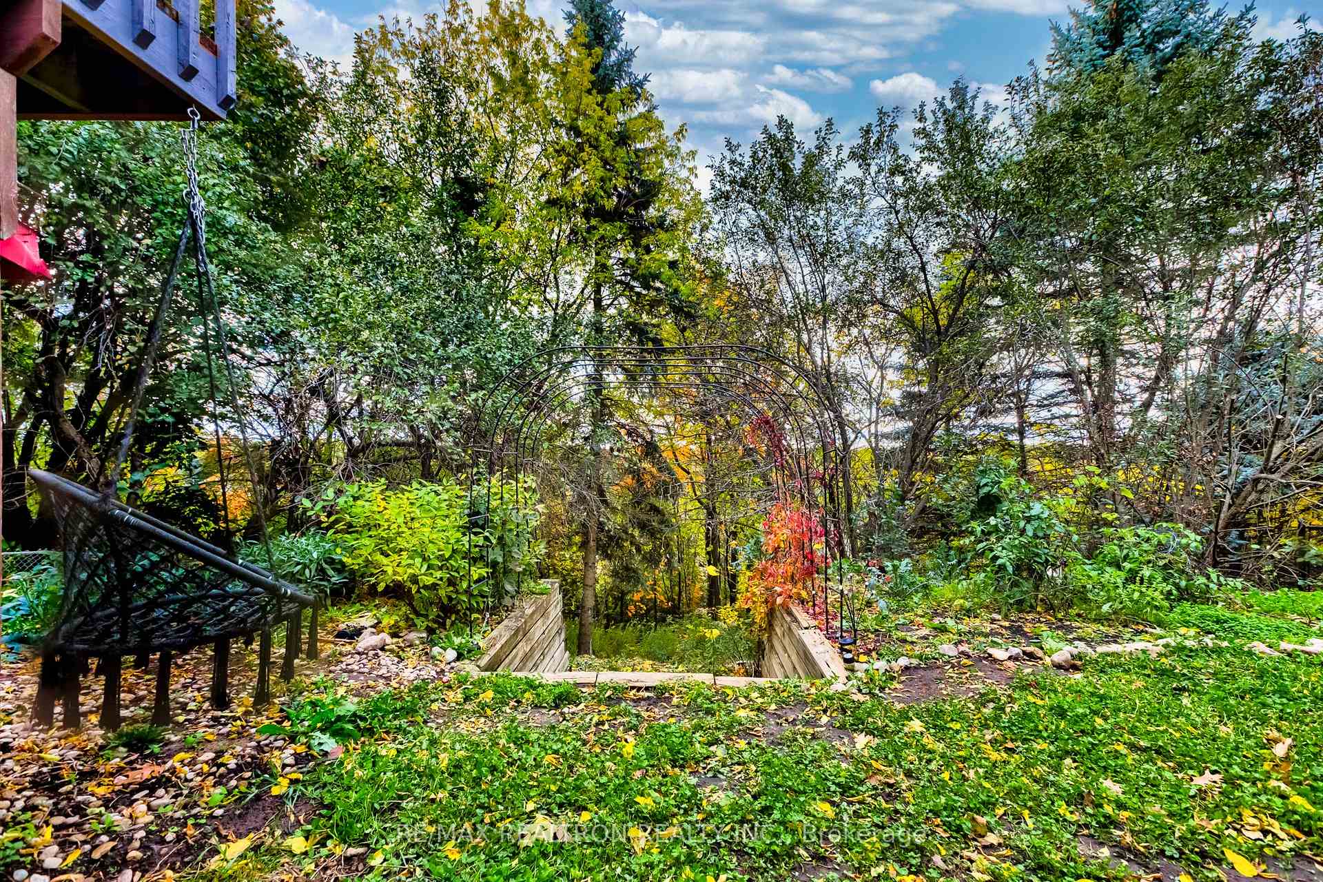 Photo 43 of 70 Pinnacle Crescent, Guelph, Willow West/Sugarbush/West Acres — HOMEH