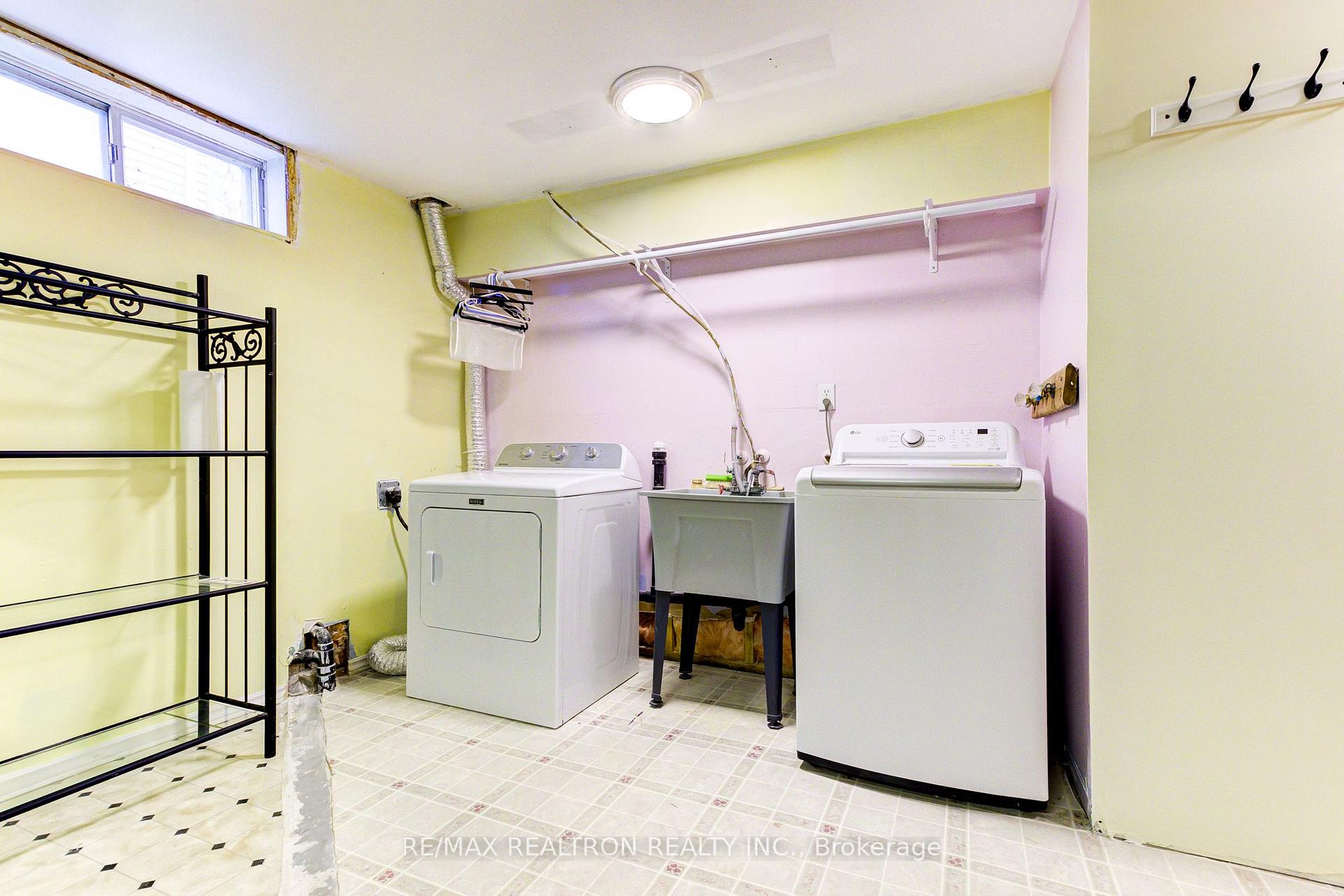 Photo 45 of 70 Pinnacle Crescent, Guelph, Willow West/Sugarbush/West Acres — HOMEH