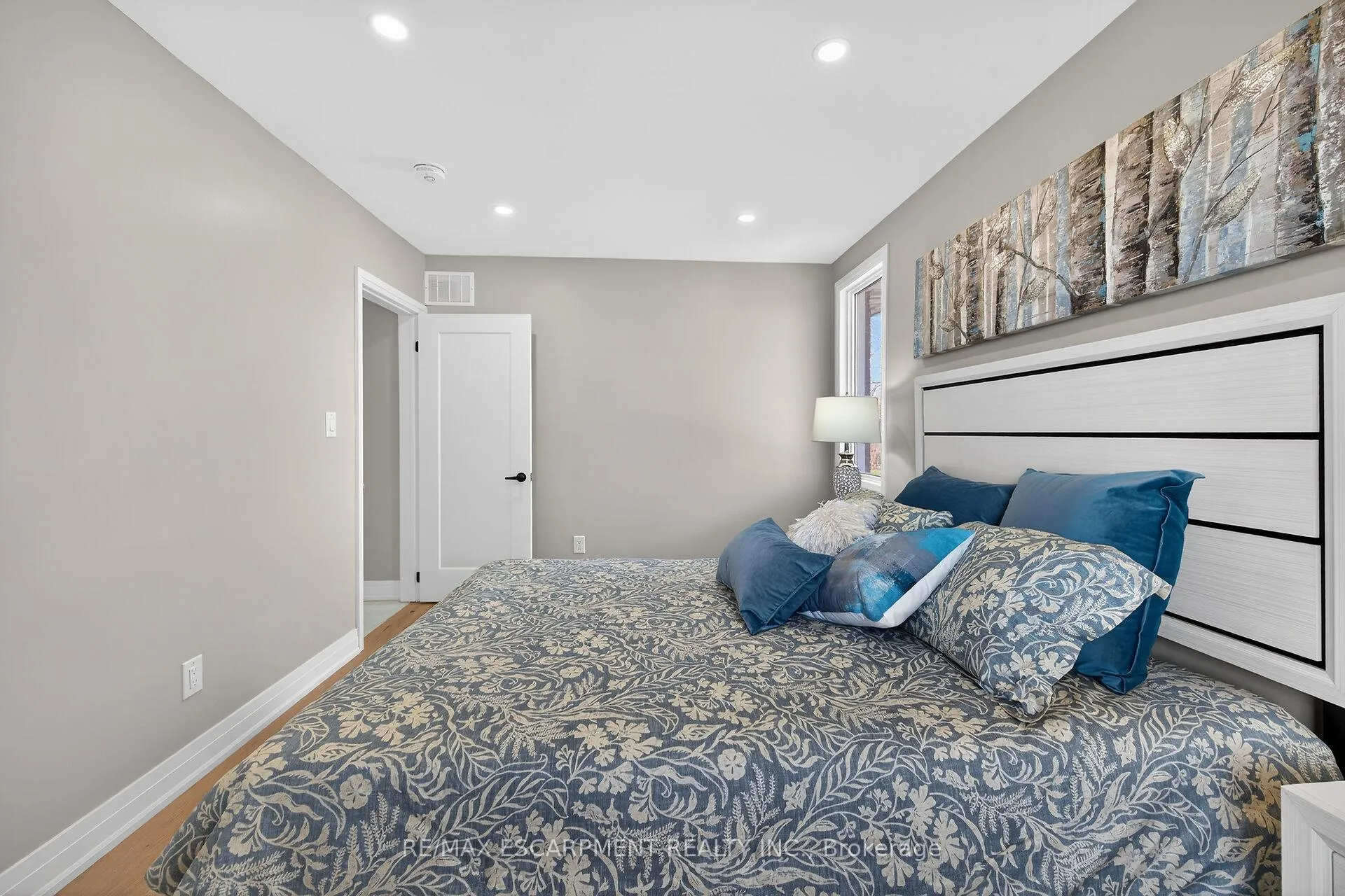 Photo 35 of 84 Blanmora Drive, Hamilton, Stoney Creek — HOMEH