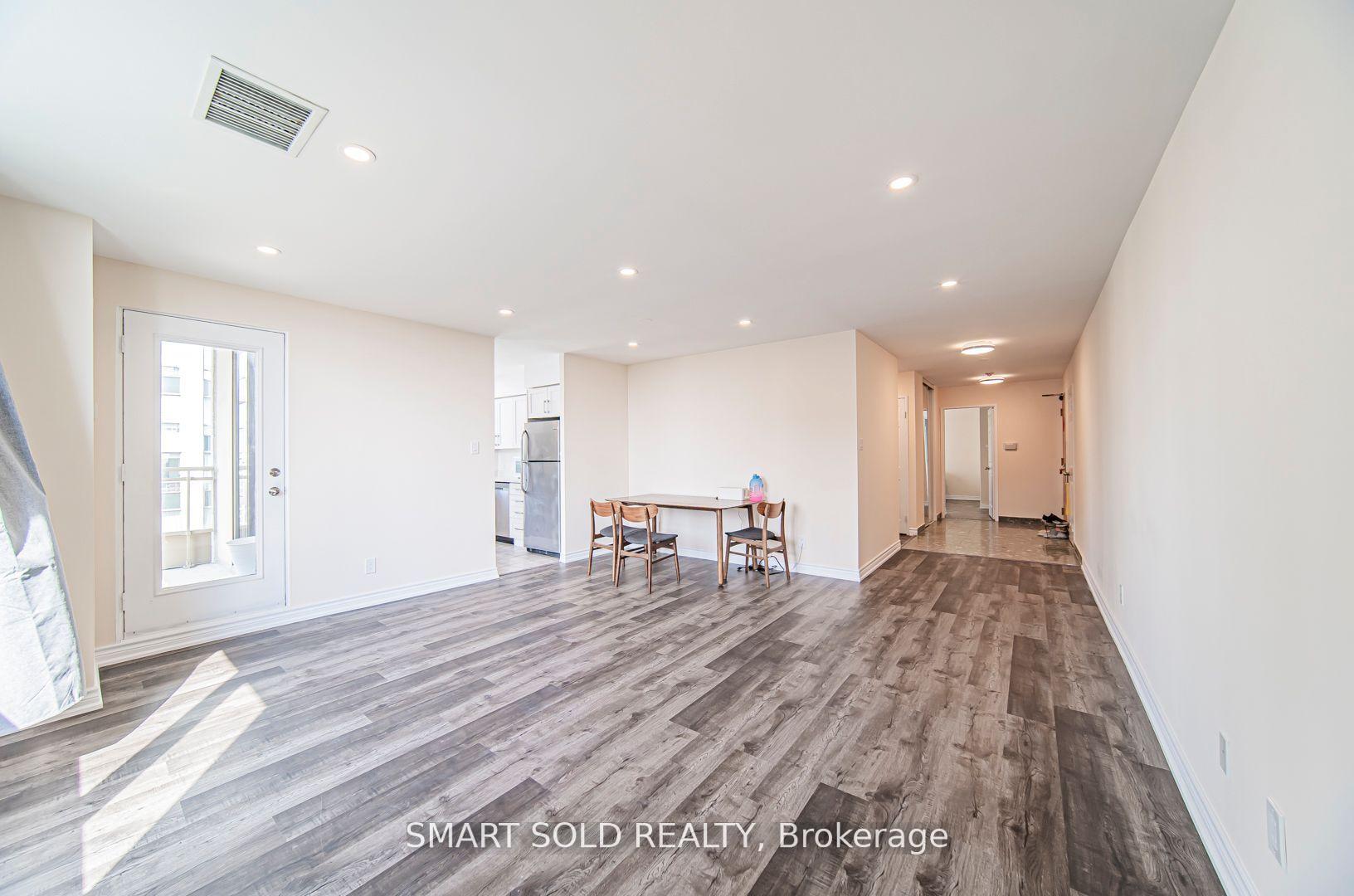Photo 3 of Unit PH210, 256 Doris Avenue, North York, Willowdale East — HOMEH