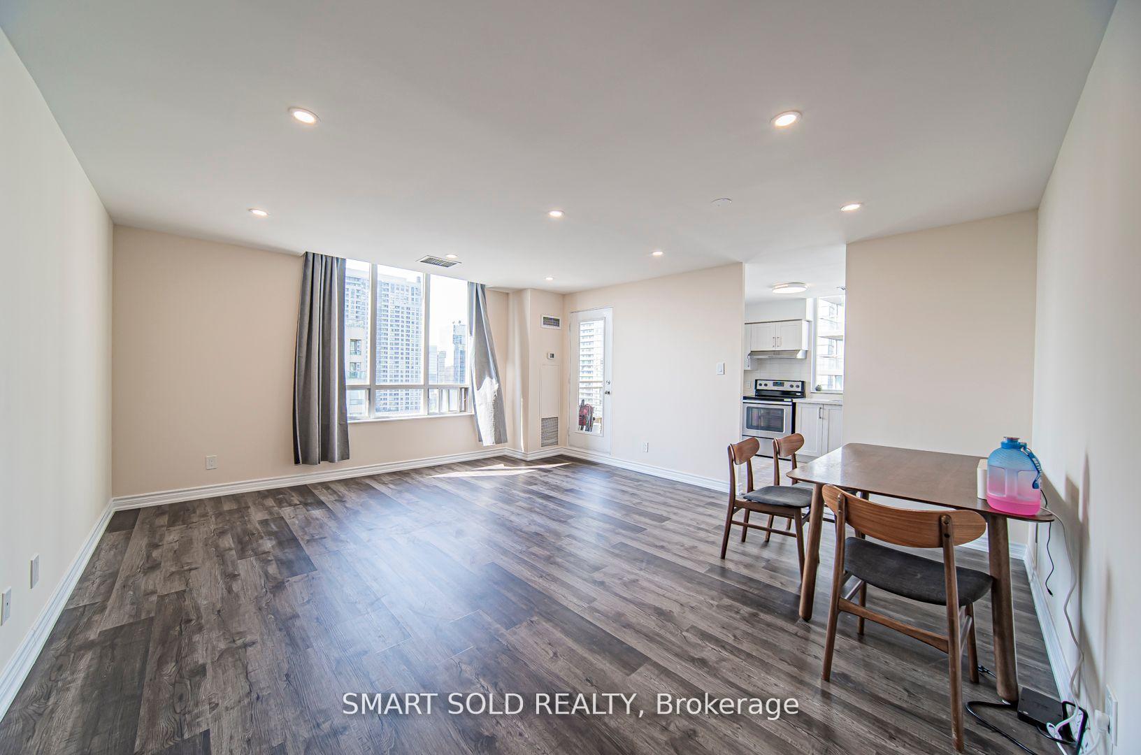 Photo 4 of Unit PH210, 256 Doris Avenue, North York, Willowdale East — HOMEH