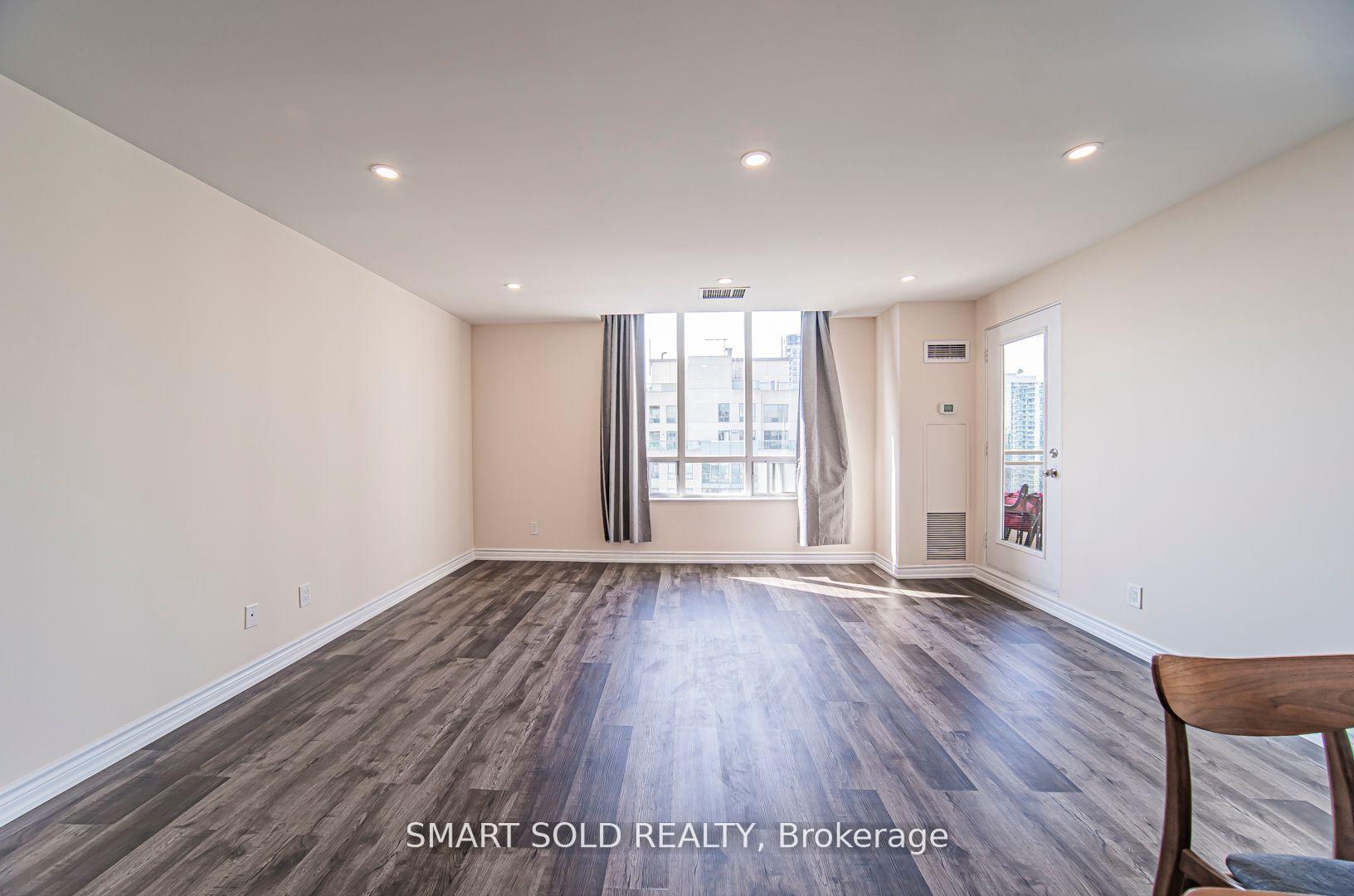 Photo 5 of Unit PH210, 256 Doris Avenue, North York, Willowdale East — HOMEH
