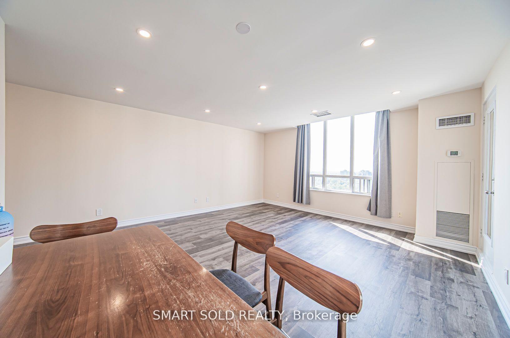 Photo 6 of Unit PH210, 256 Doris Avenue, North York, Willowdale East — HOMEH