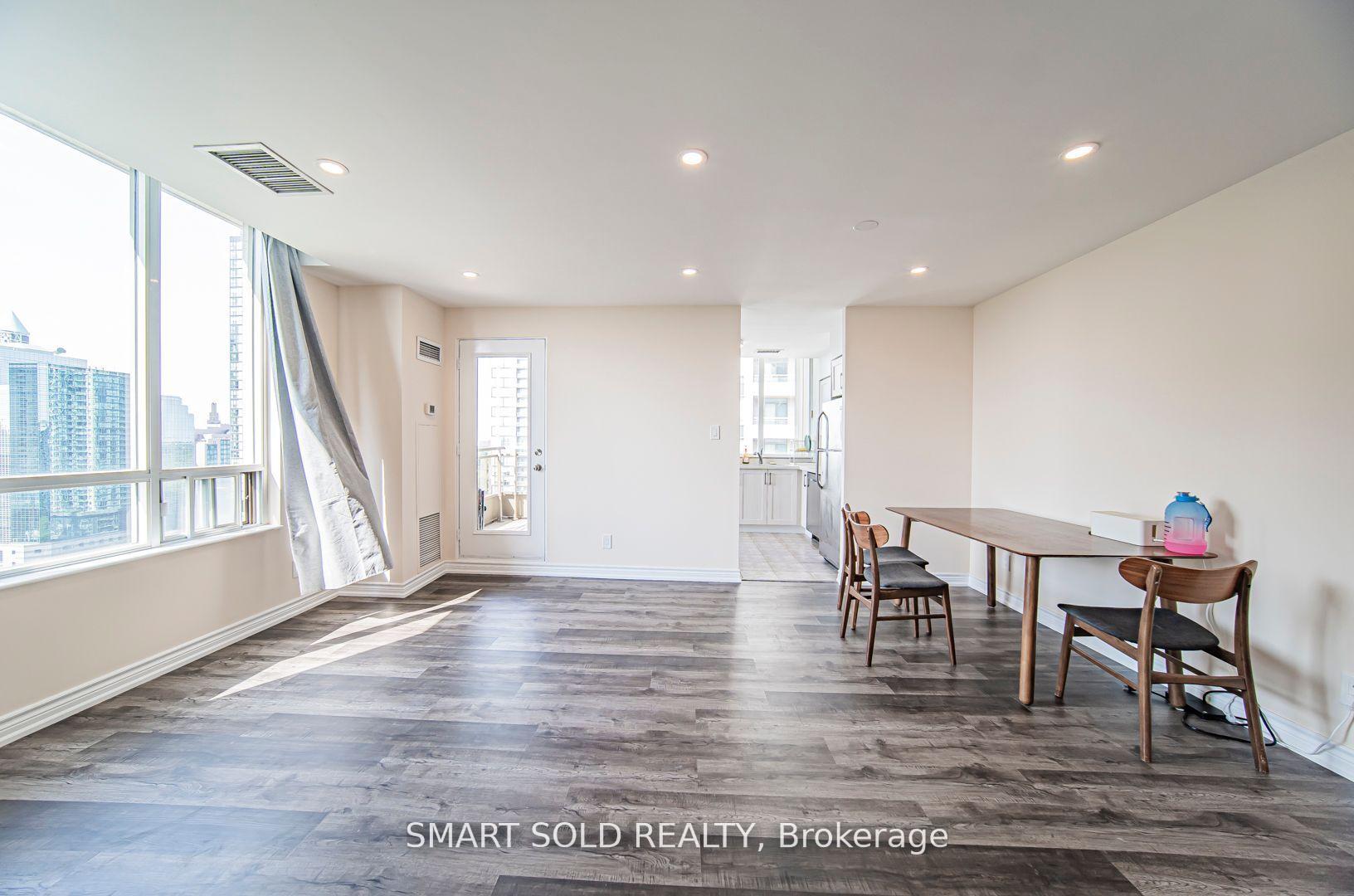 Photo 7 of Unit PH210, 256 Doris Avenue, North York, Willowdale East — HOMEH