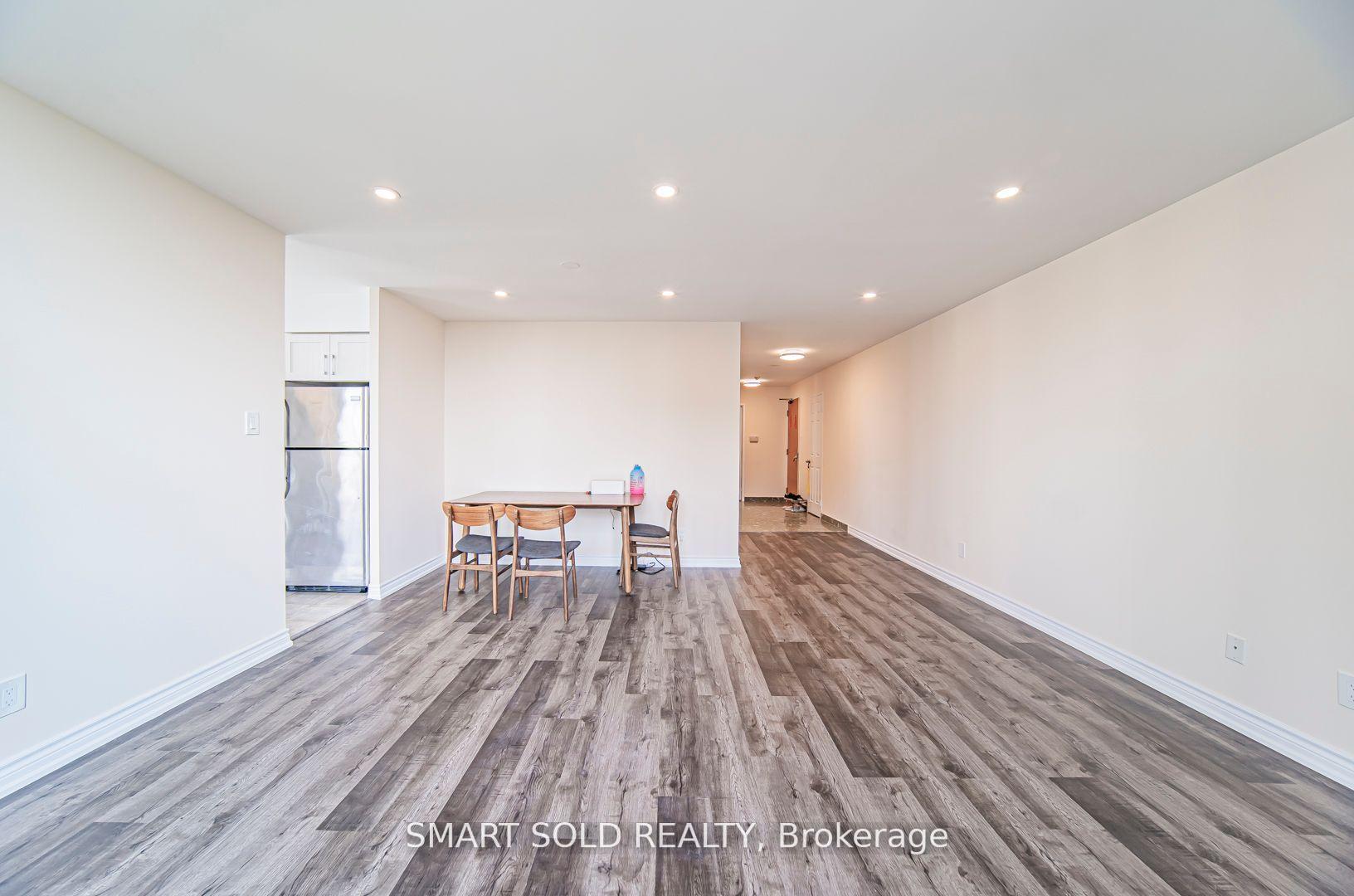 Photo 8 of Unit PH210, 256 Doris Avenue, North York, Willowdale East — HOMEH