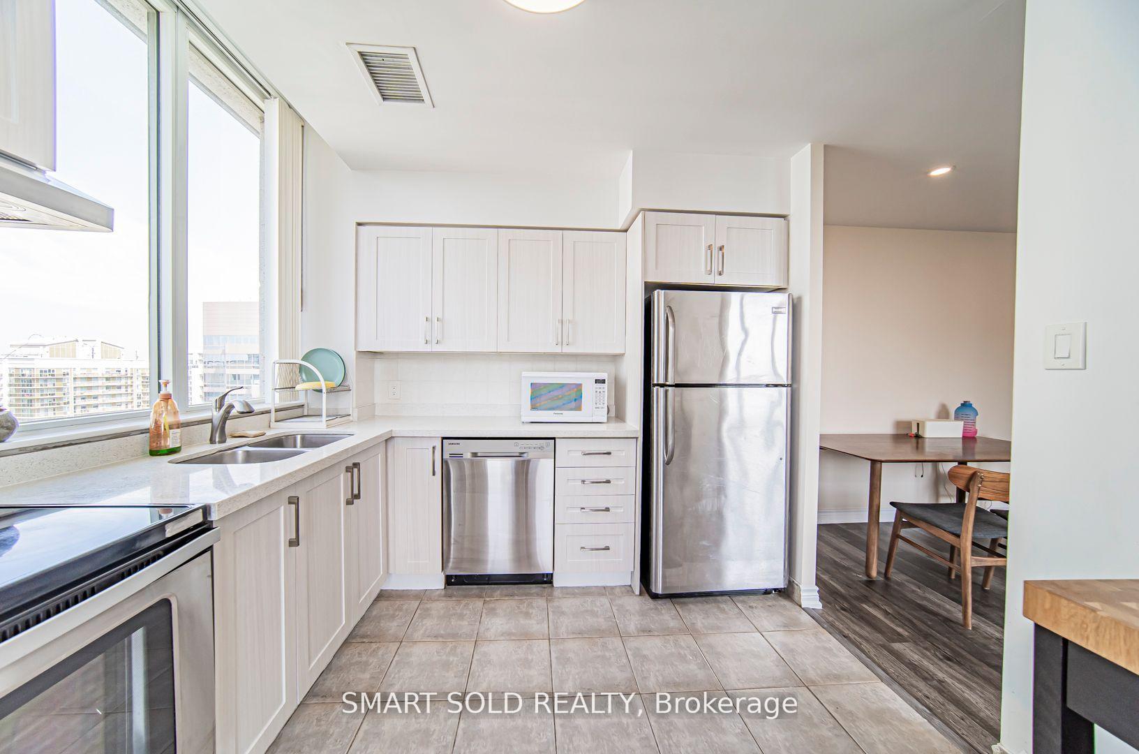Photo 10 of Unit PH210, 256 Doris Avenue, North York, Willowdale East — HOMEH