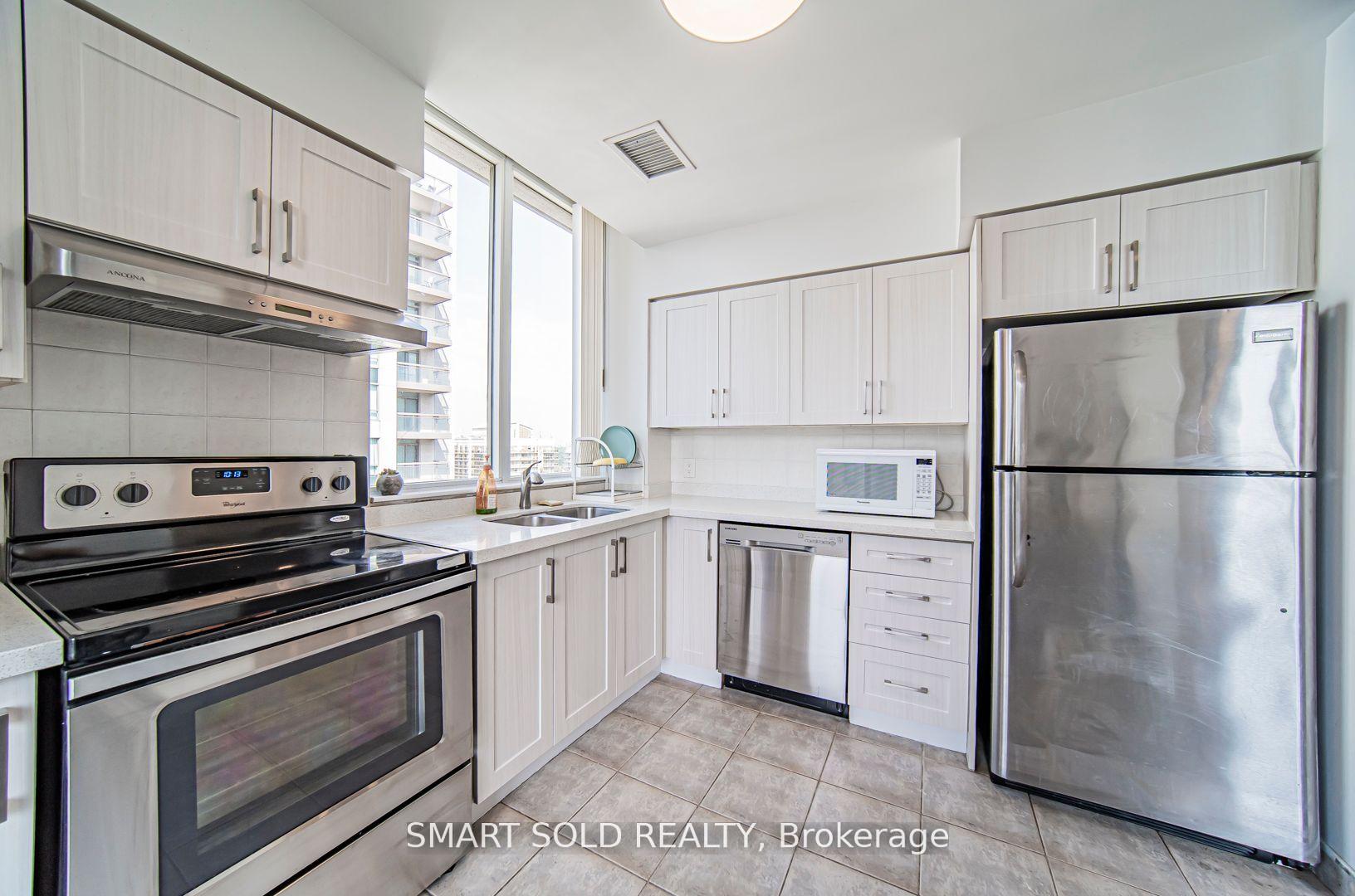 Photo 11 of Unit PH210, 256 Doris Avenue, North York, Willowdale East — HOMEH