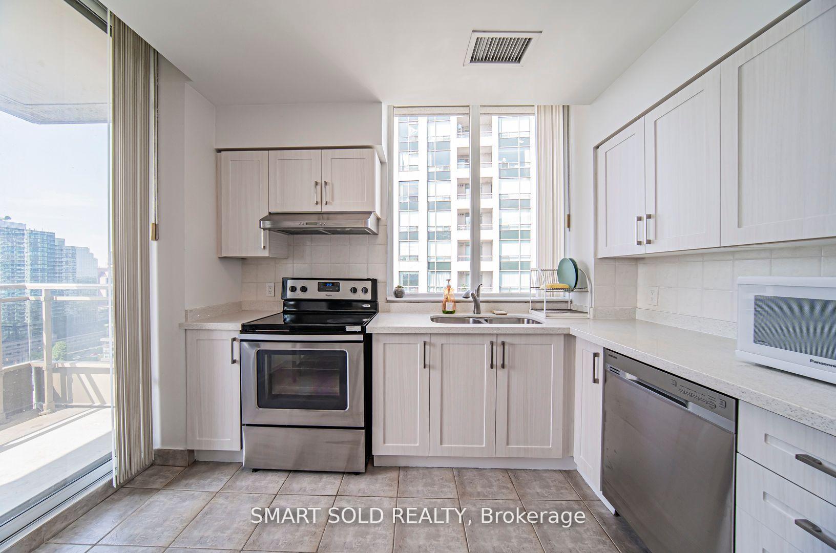 Photo 12 of Unit PH210, 256 Doris Avenue, North York, Willowdale East — HOMEH