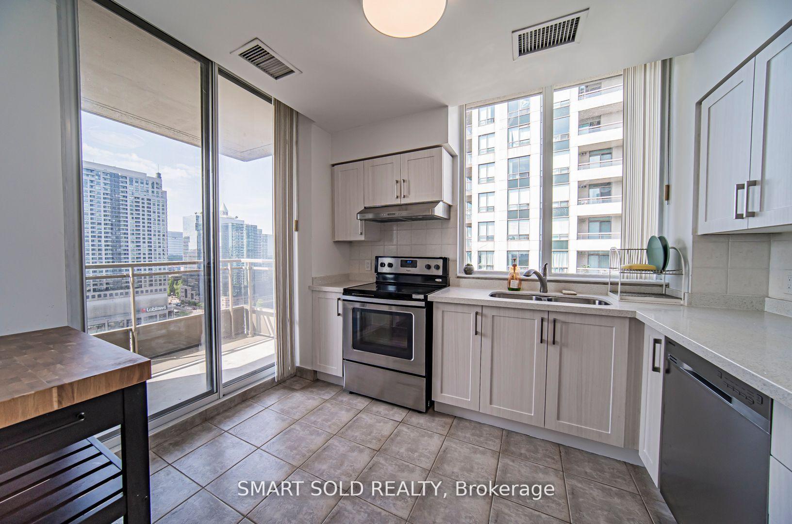 Photo 13 of Unit PH210, 256 Doris Avenue, North York, Willowdale East — HOMEH