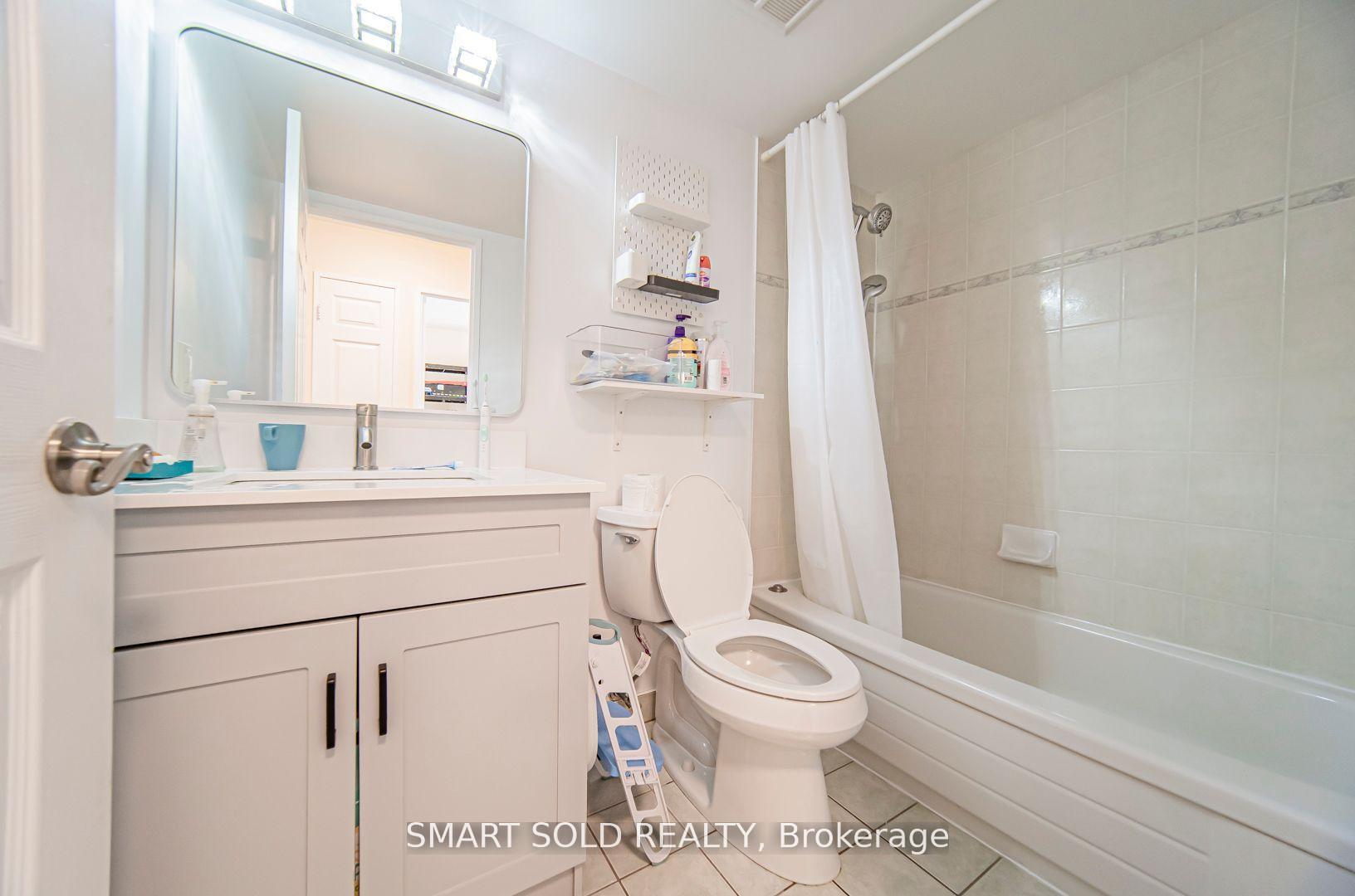 Photo 15 of Unit PH210, 256 Doris Avenue, North York, Willowdale East — HOMEH
