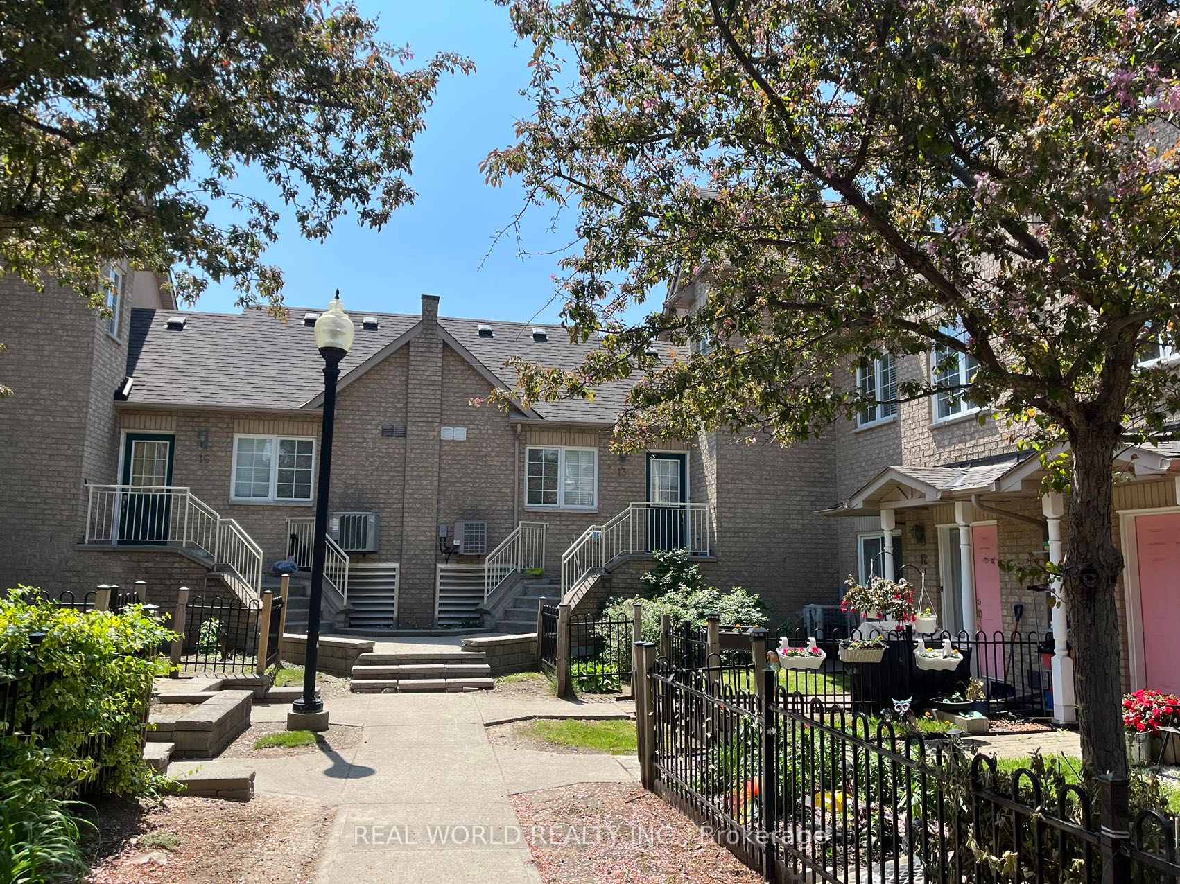 Photo 1 of Unit 13, 8 Cox Boulevard, Markham, Unionville — HOMEH