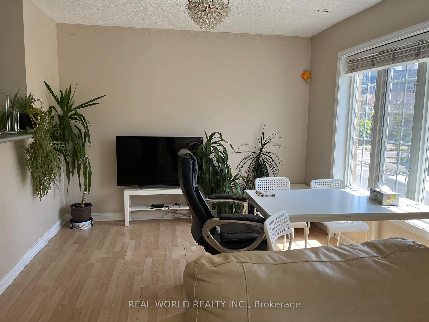 Photo 4 of Unit 13, 8 Cox Boulevard, Markham, Unionville — HOMEH