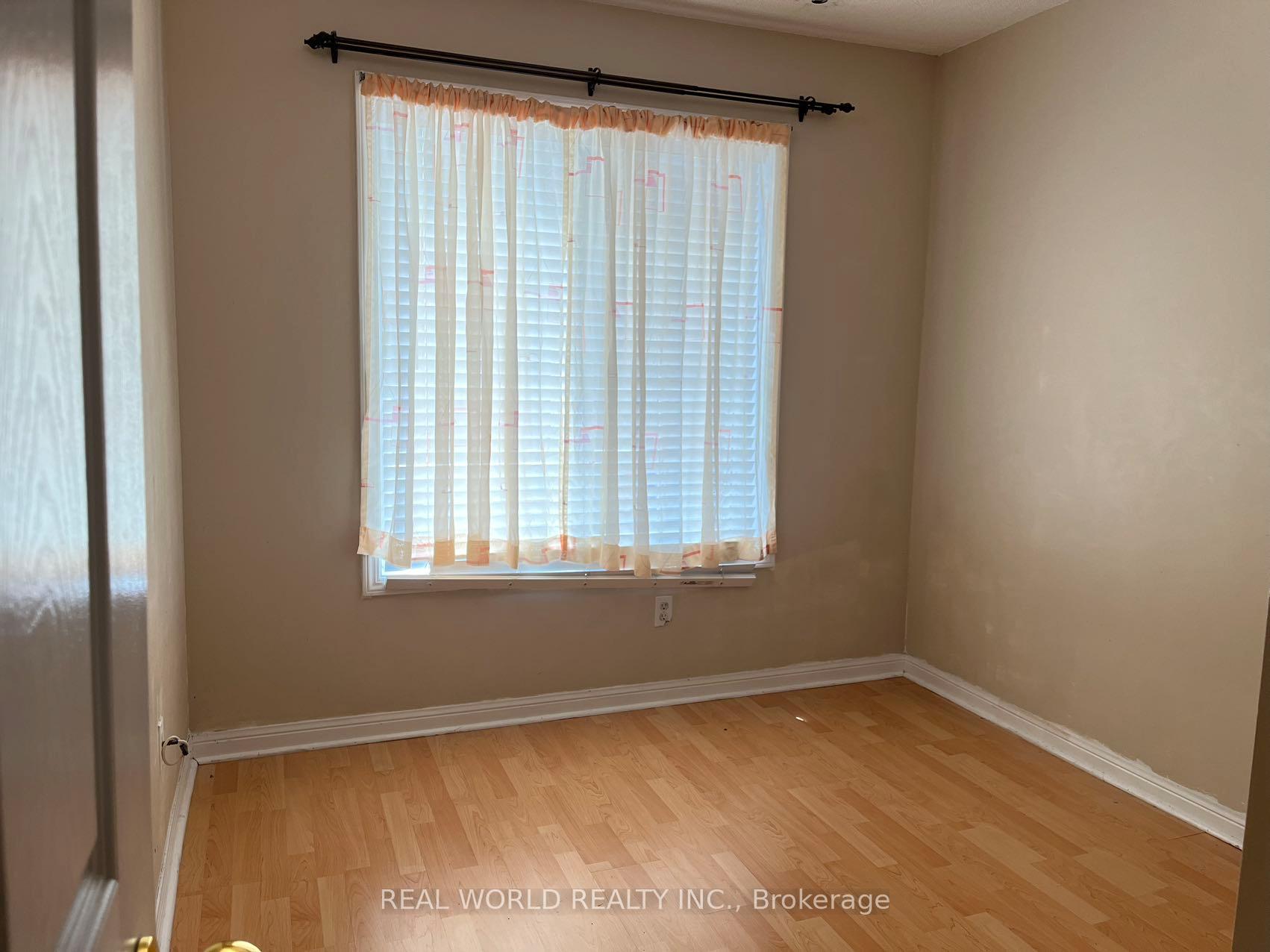 Photo 13 of Unit 13, 8 Cox Boulevard, Markham, Unionville — HOMEH