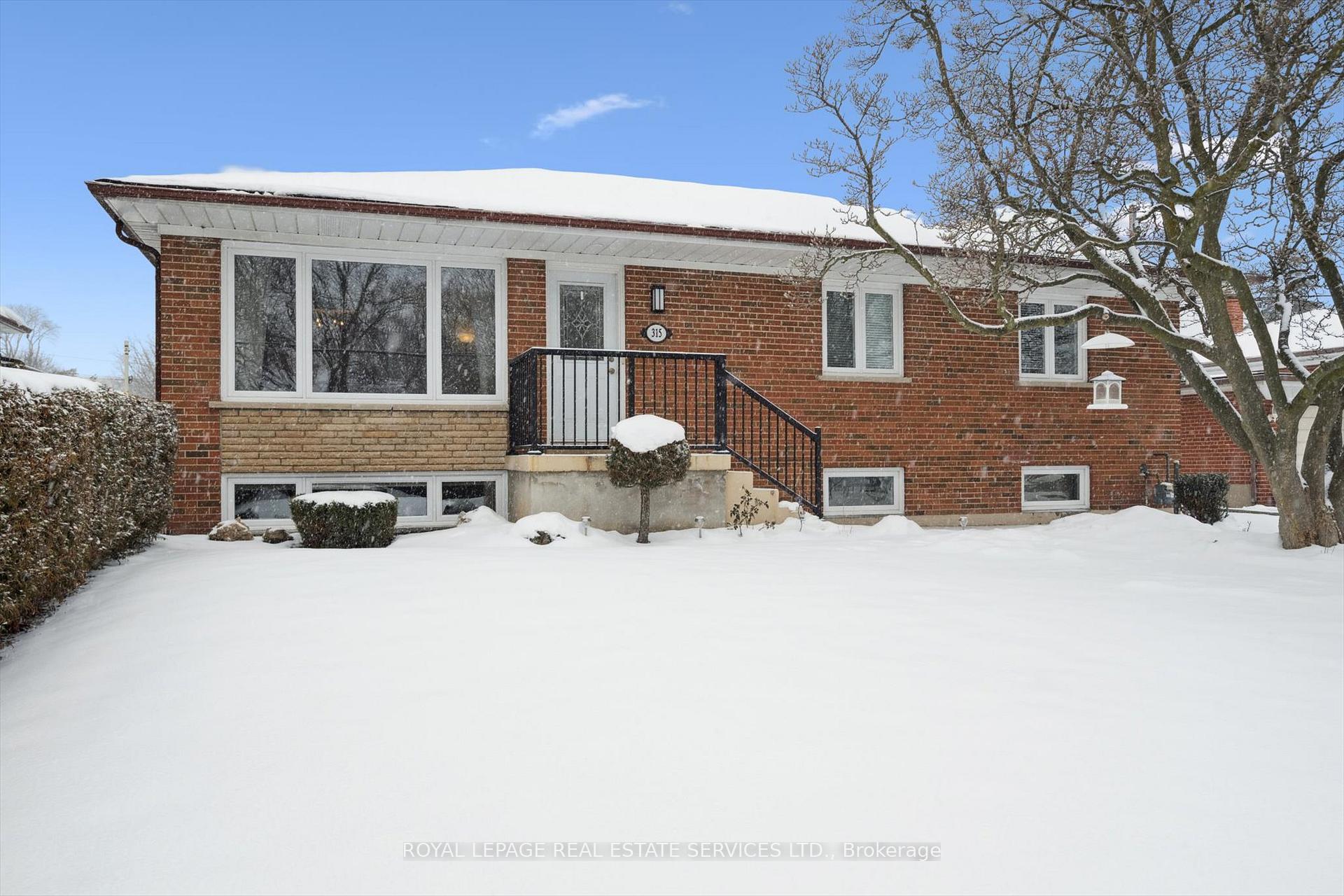 Front of Unit "Main Level", 315 Queen Mary Drive