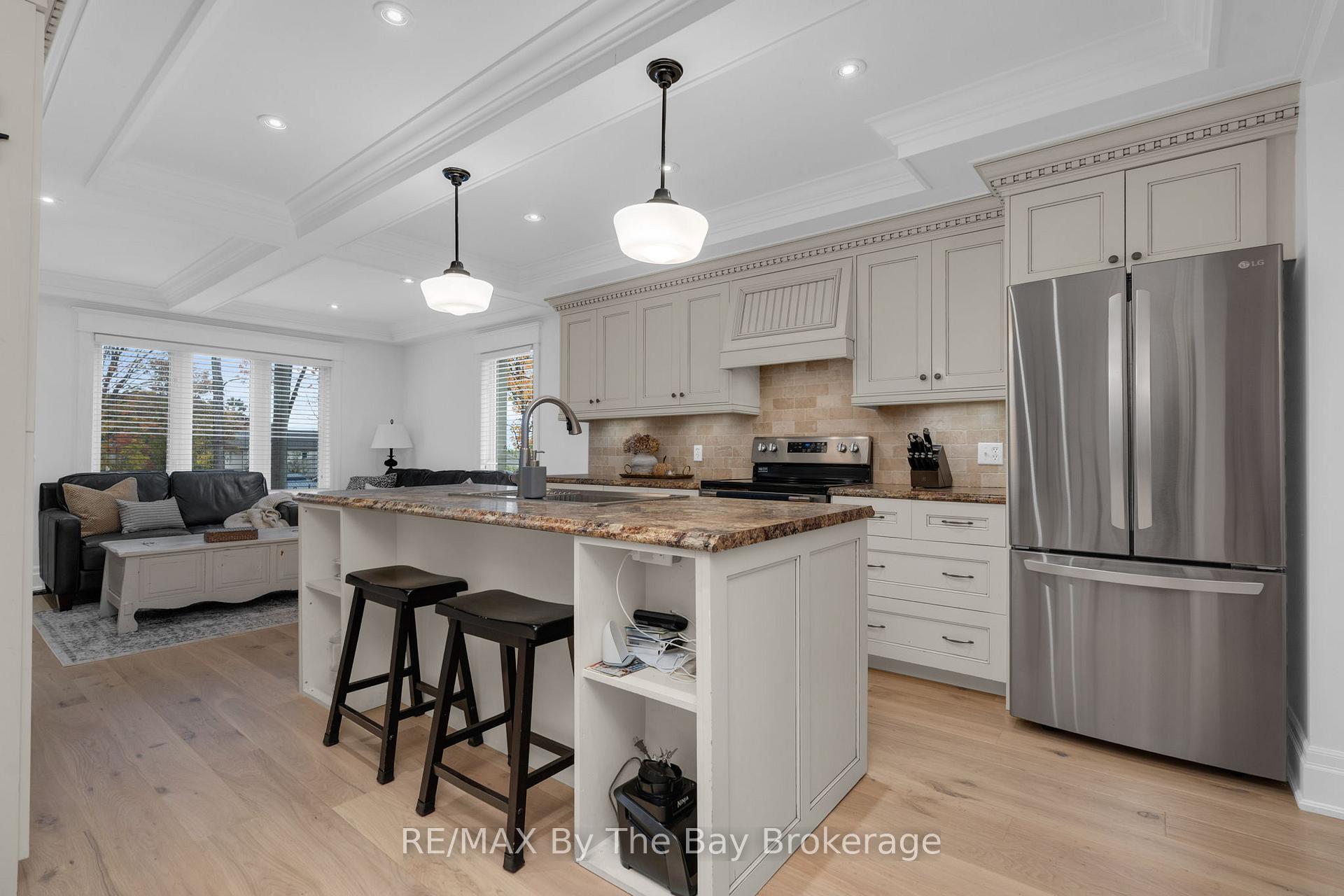 Photo 5 of 206 Centennial Drive, Midland — HOMEH