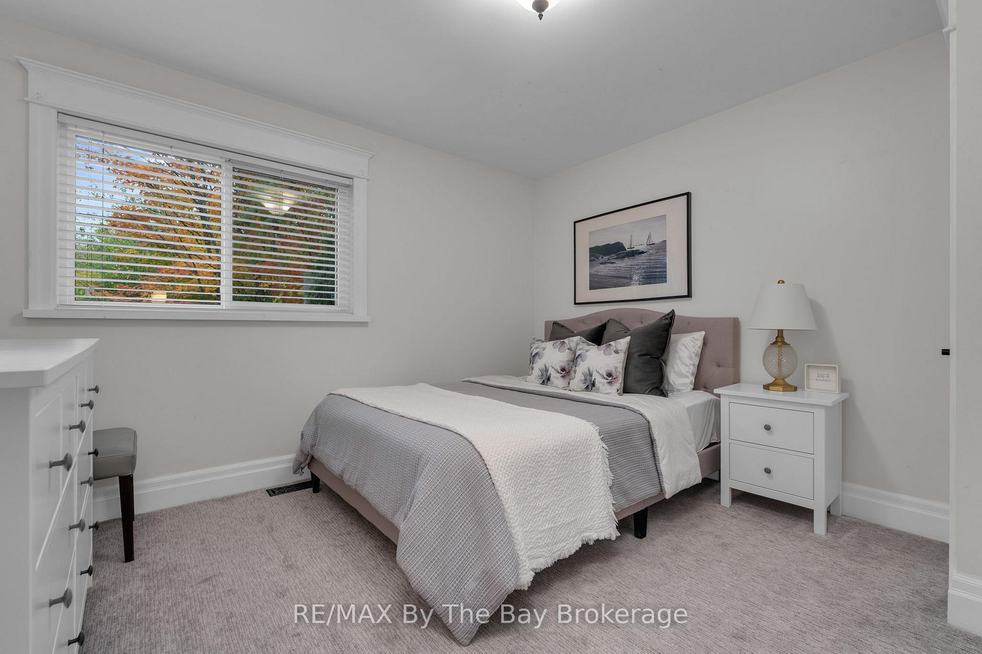 Photo 9 of 206 Centennial Drive, Midland — HOMEH